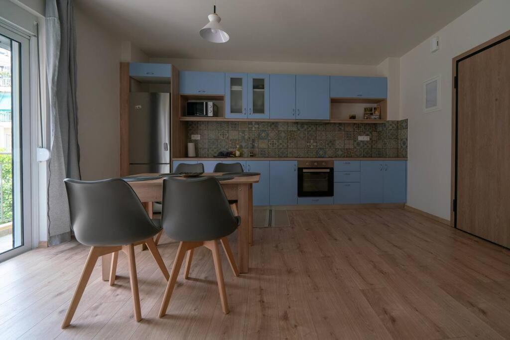 Modern flat in Dafni, up to 5 prs-4 min from metro