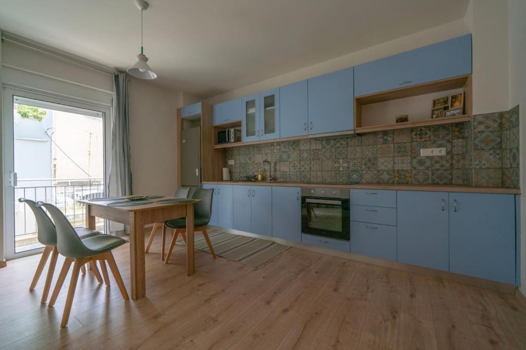 Modern flat in Dafni, up to 5 prs-4 min from metro