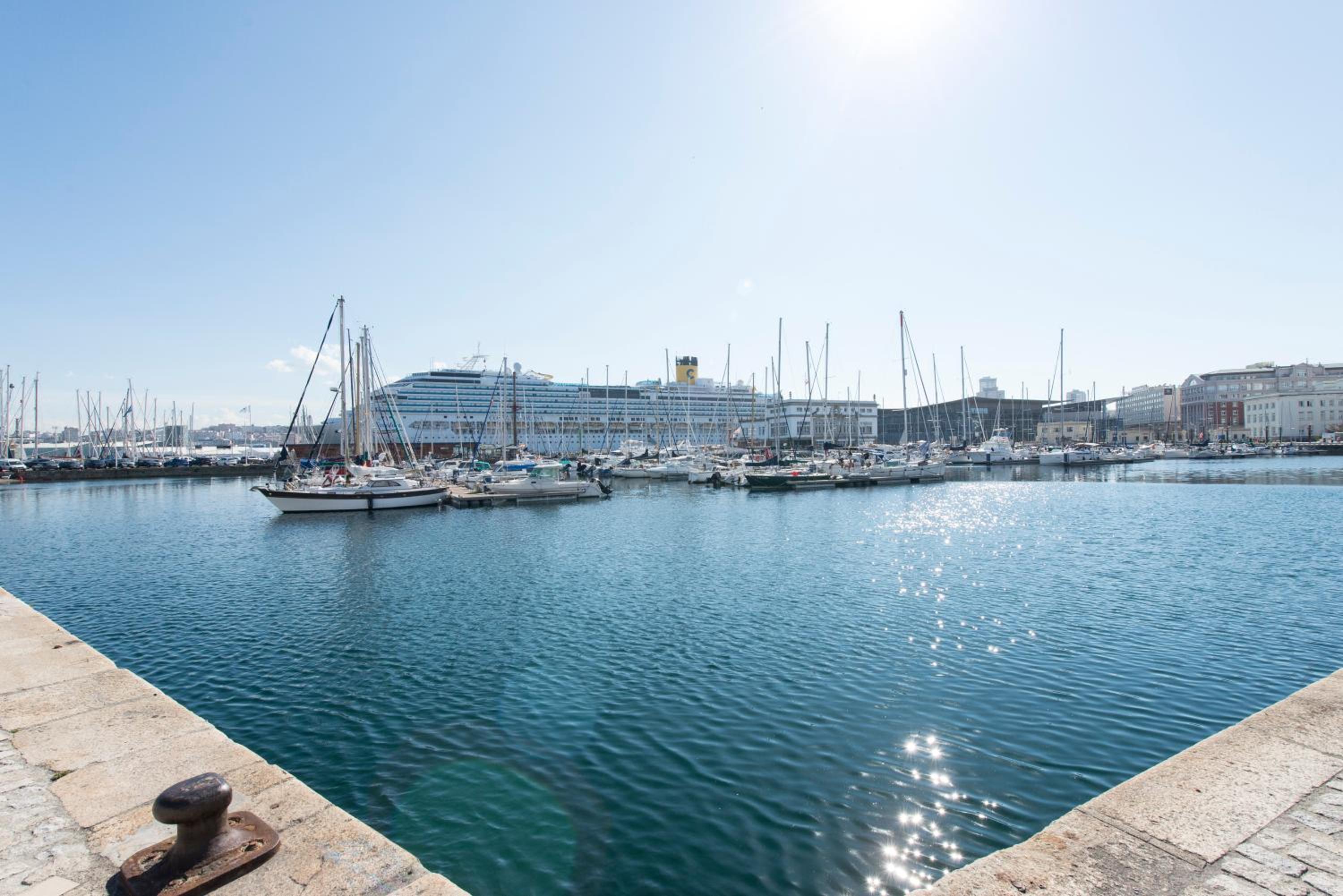 Lux Maria Pita Corazon de Coruña photo 3