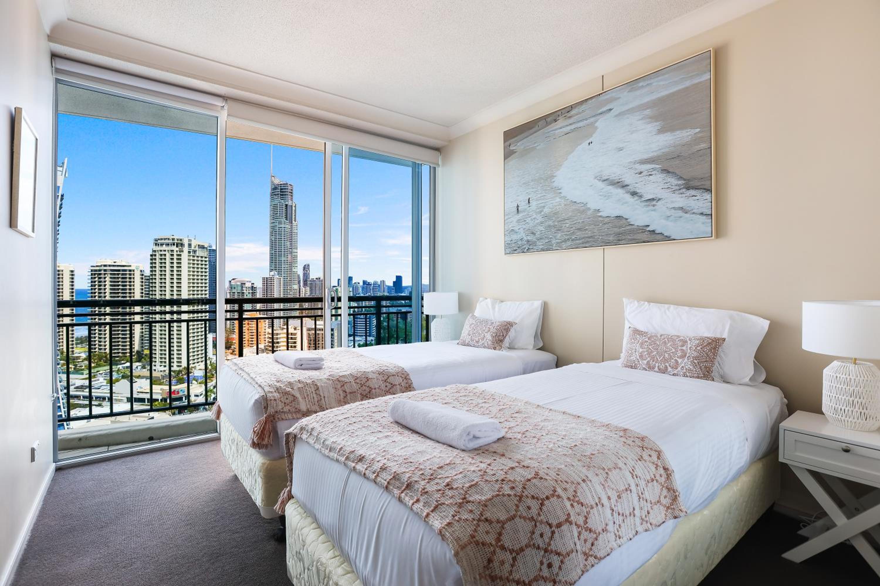 Amazing Chevron Heart of Surfers Apartment