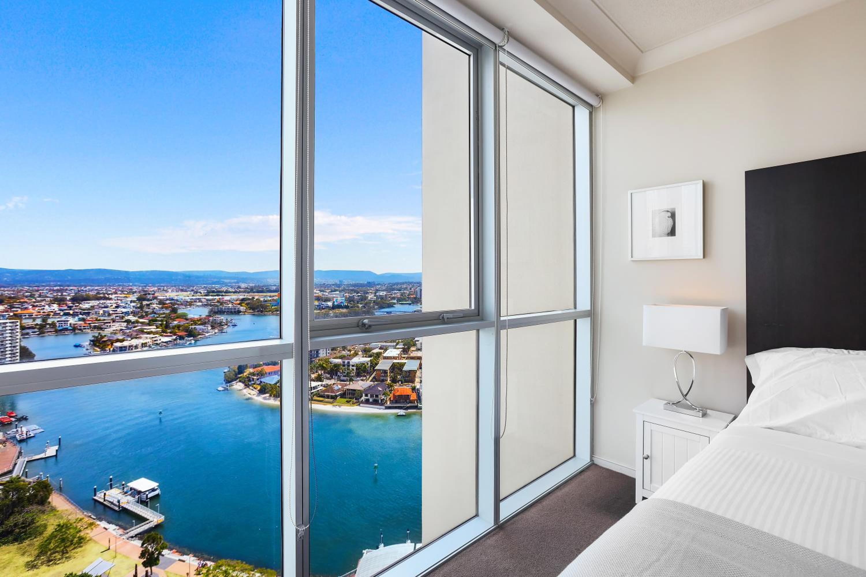 Amazing Chevron Heart of Surfers Apartment