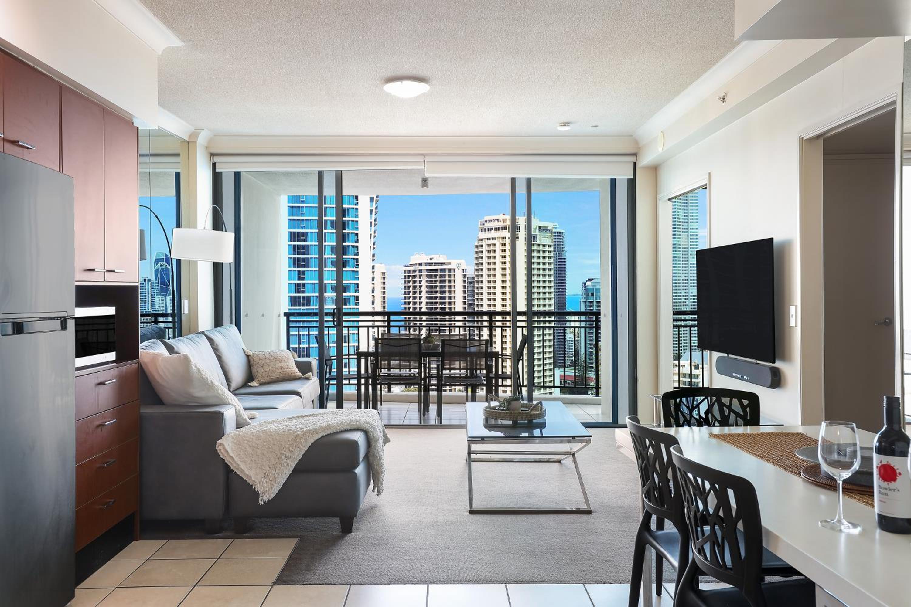 Amazing Chevron Heart of Surfers Apartment