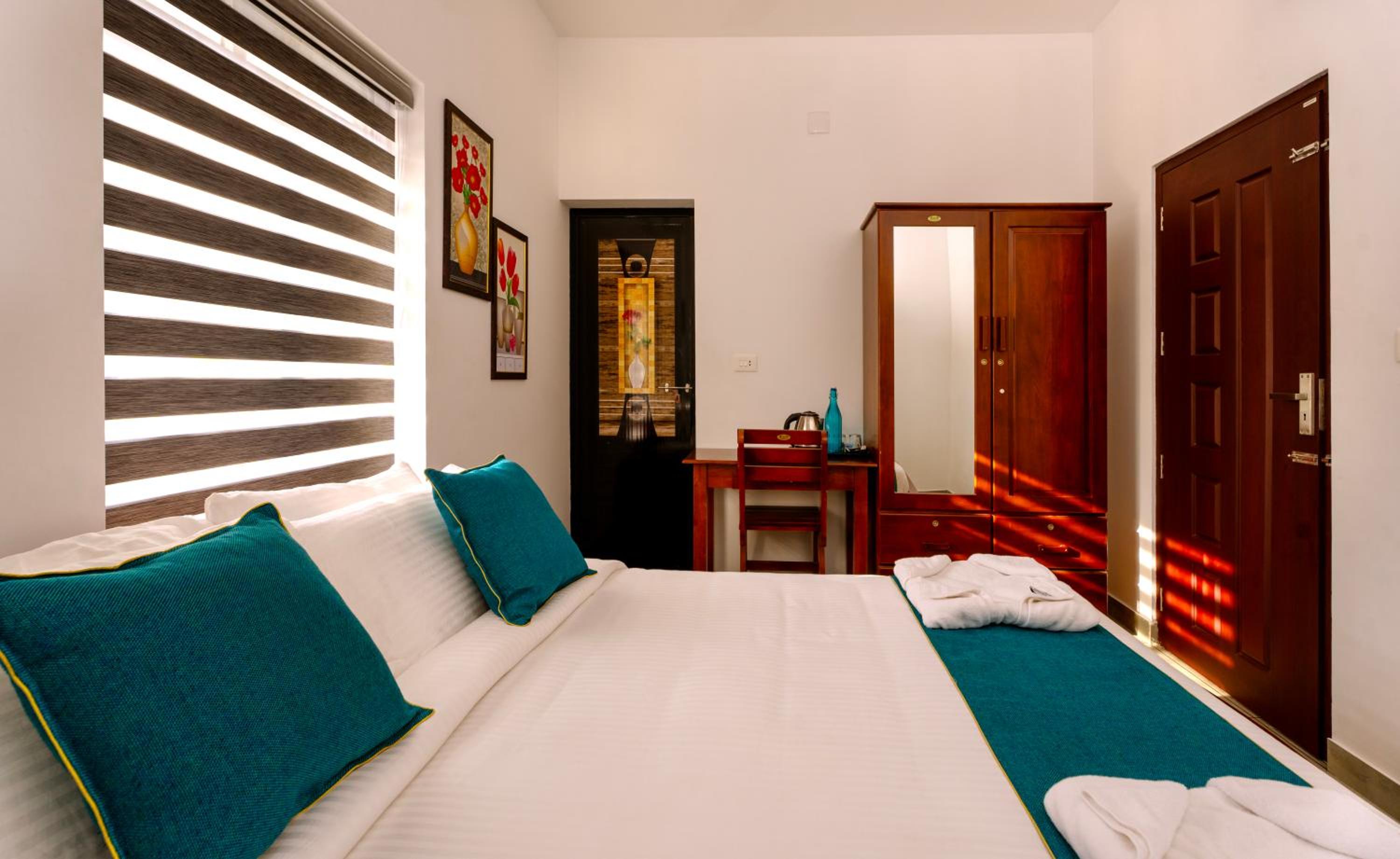 The Vogue - Luxury Private Pool Villa , Athirappilly view 2