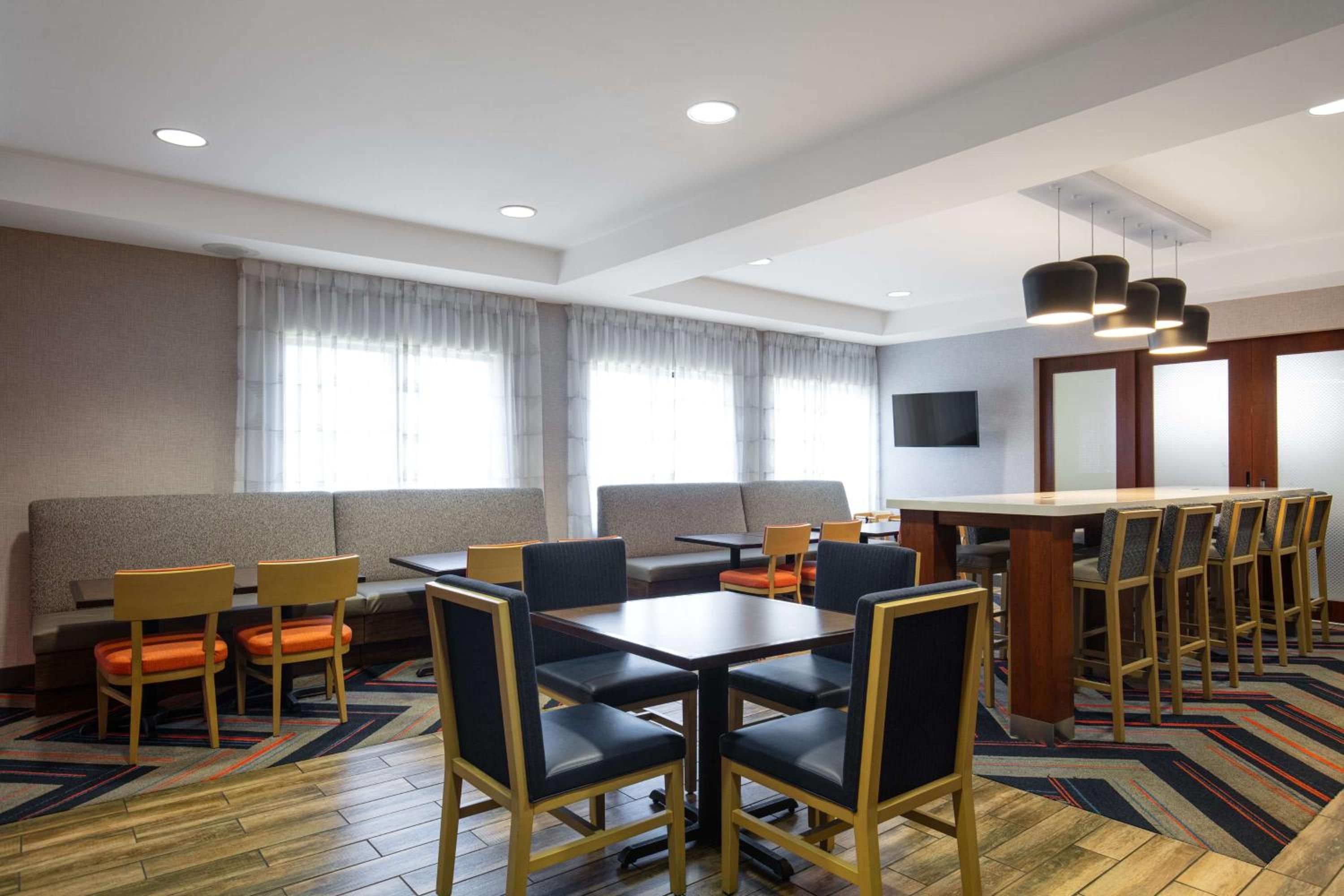 Medford Vacations - Hampton Inn Medford - Property Image 46