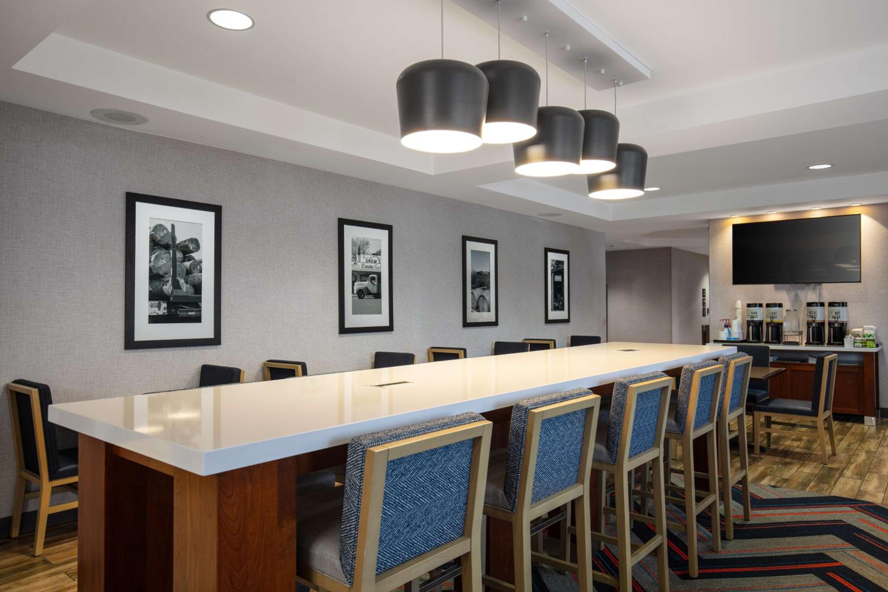 Medford Vacations - Hampton Inn Medford - Property Image 3