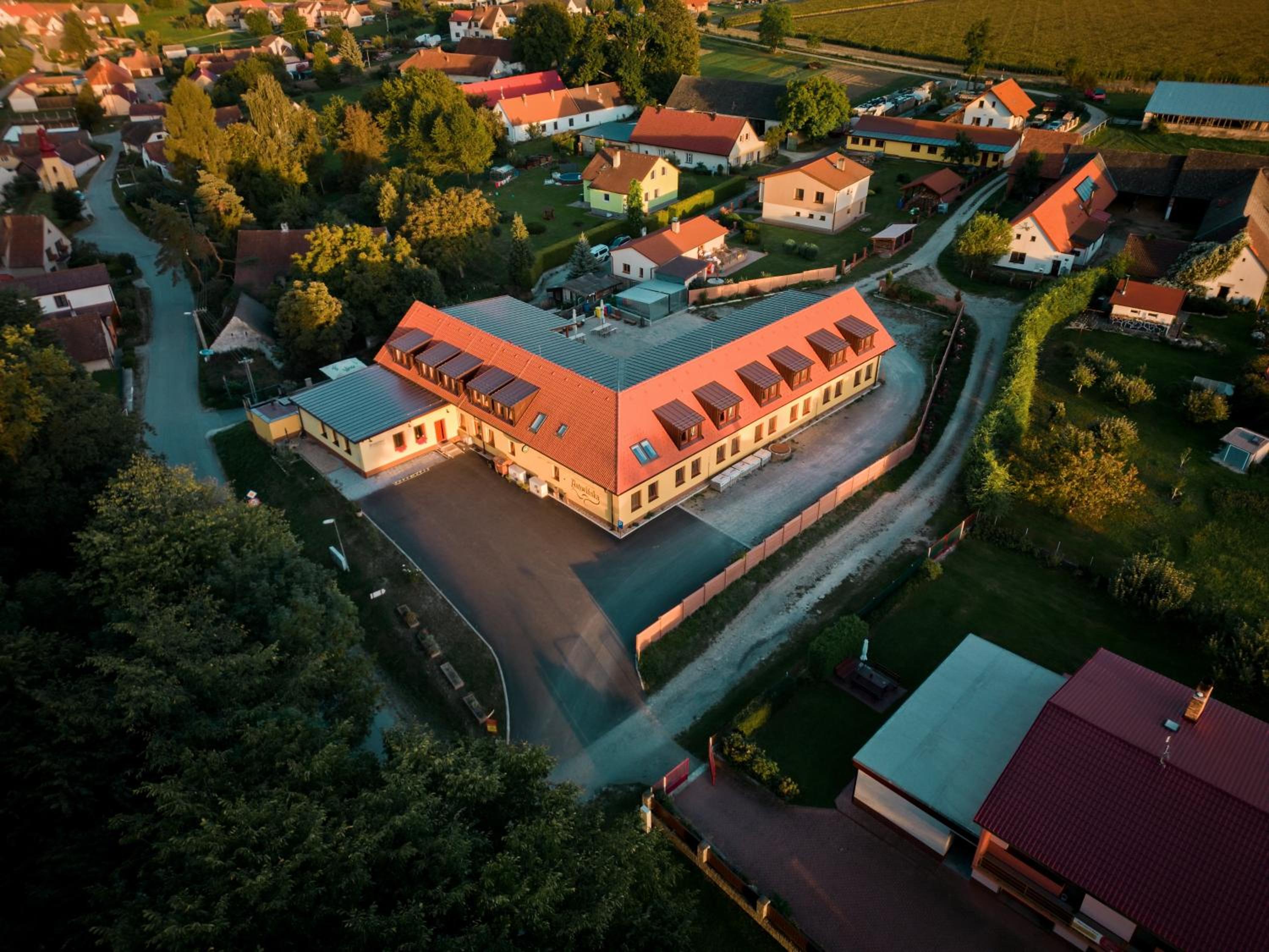 Penzion a restaurace Zlatovláska u zámku Červená Lhota