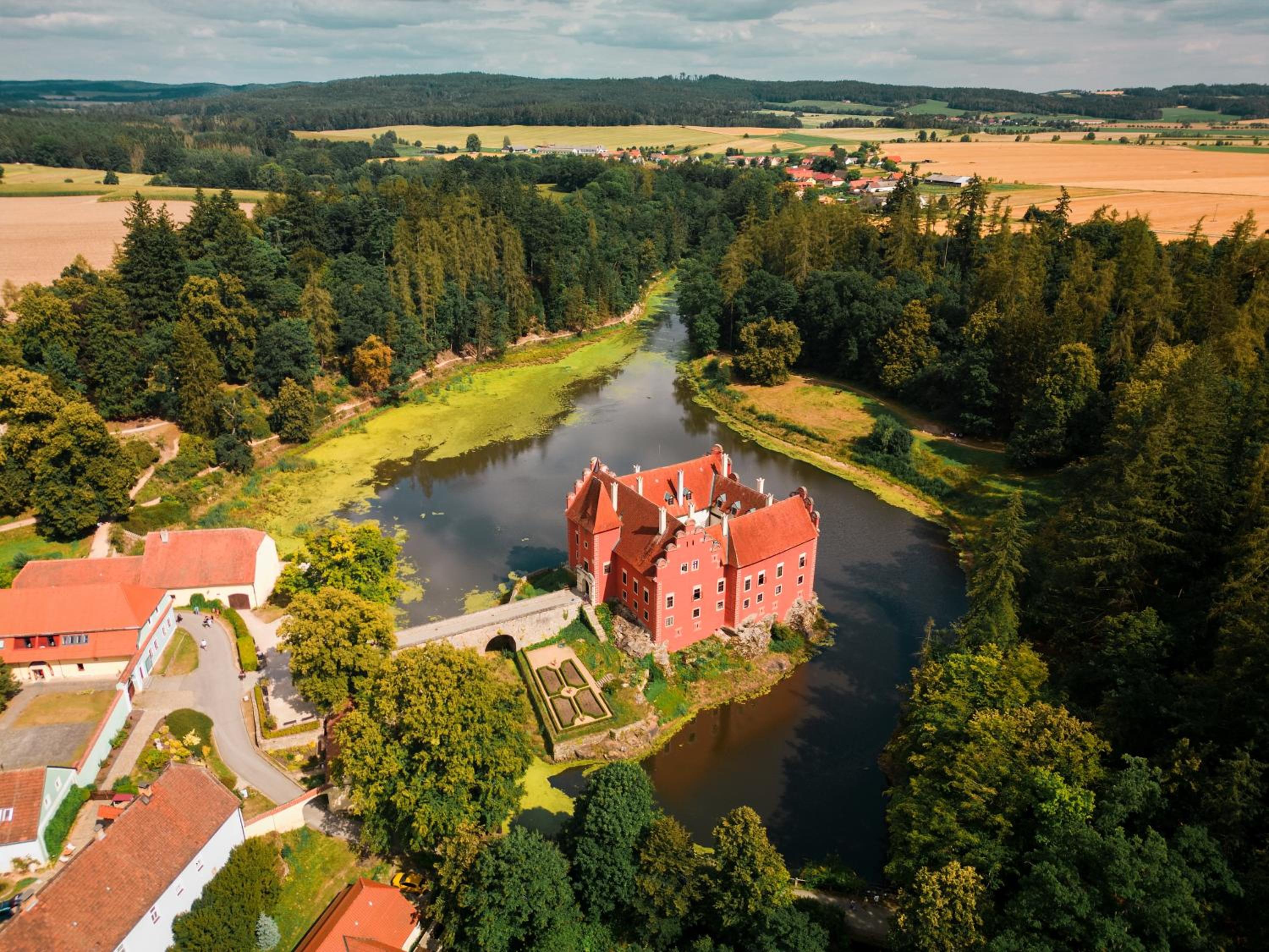Penzion a restaurace Zlatovláska u zámku Červená Lhota