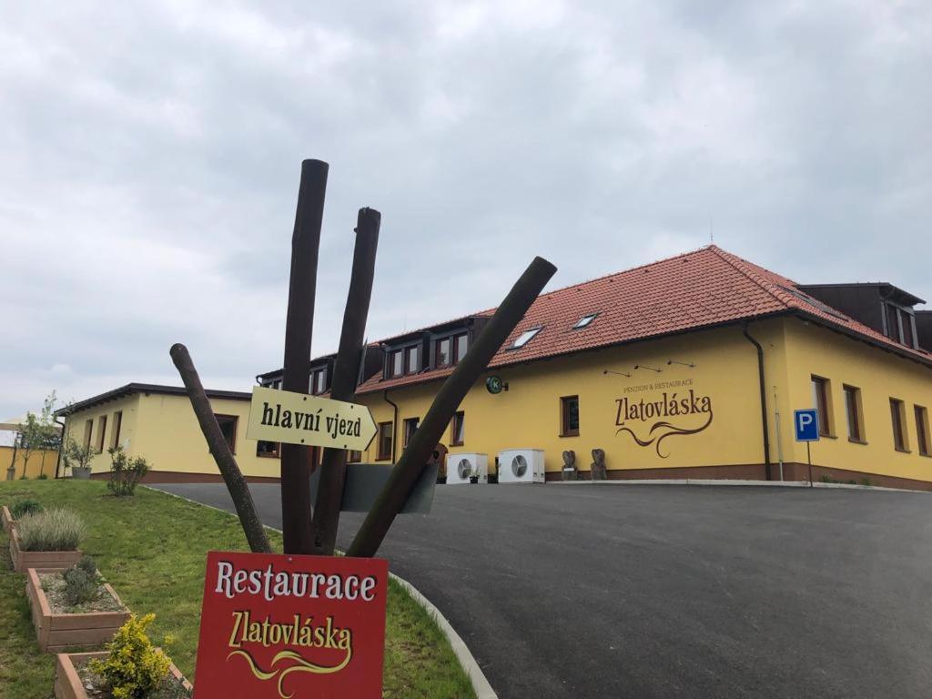 Penzion a restaurace Zlatovláska u zámku Červená Lhota