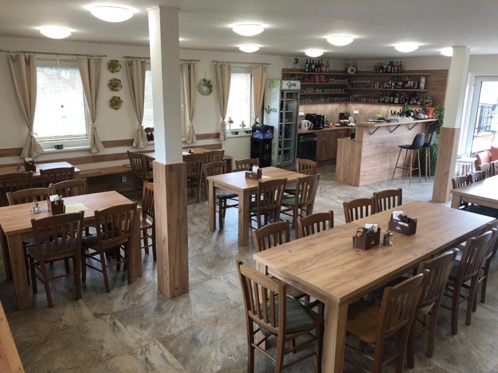 Penzion a restaurace Zlatovláska u zámku Červená Lhota