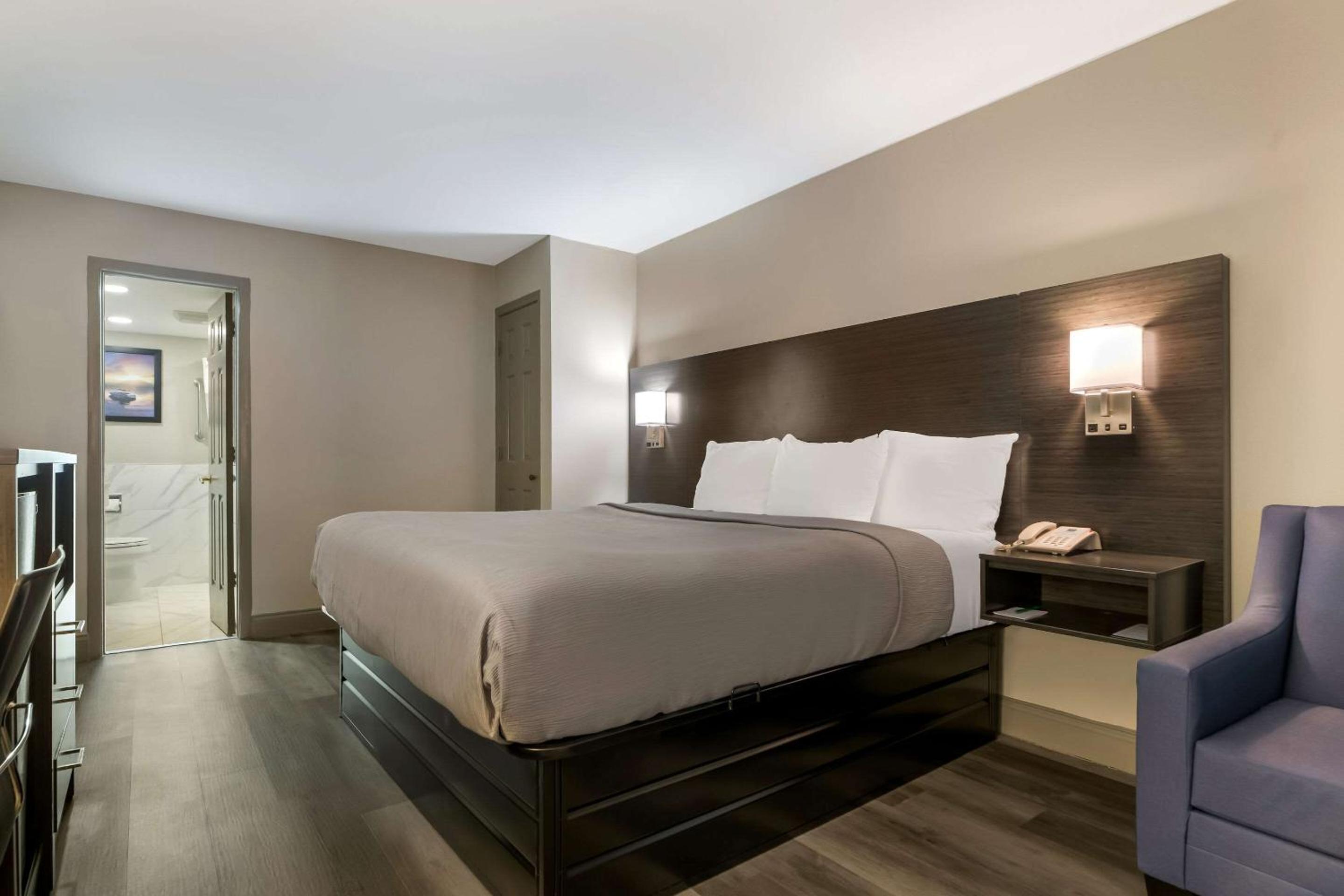 Altamonte Springs Vacations - Quality Inn  Suites Altamonte Springs Orlando-North - Property Image 4