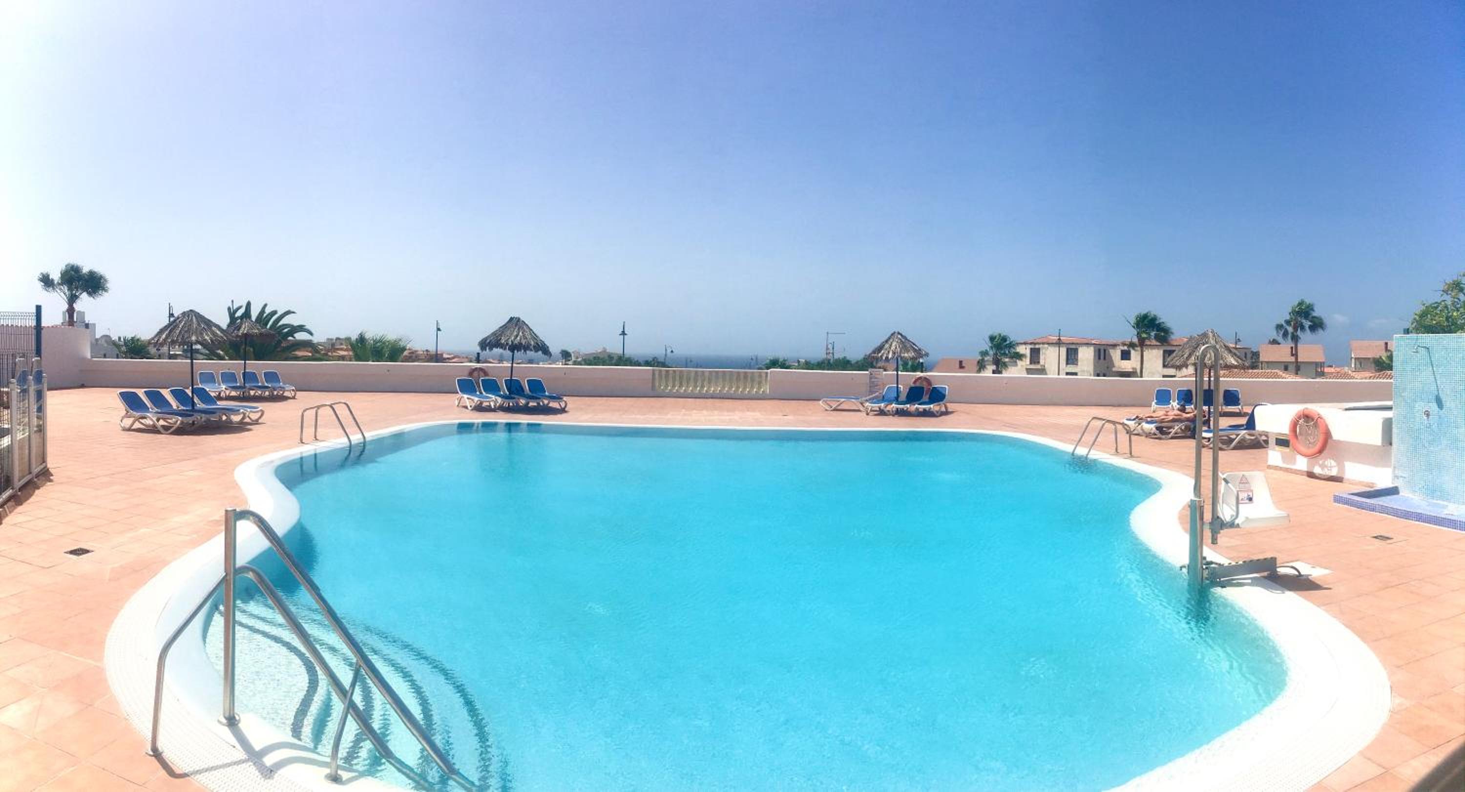 Cosy Flat near Golf Club - Heated Pool, Terrace, Garden, Wi-Fi view 2