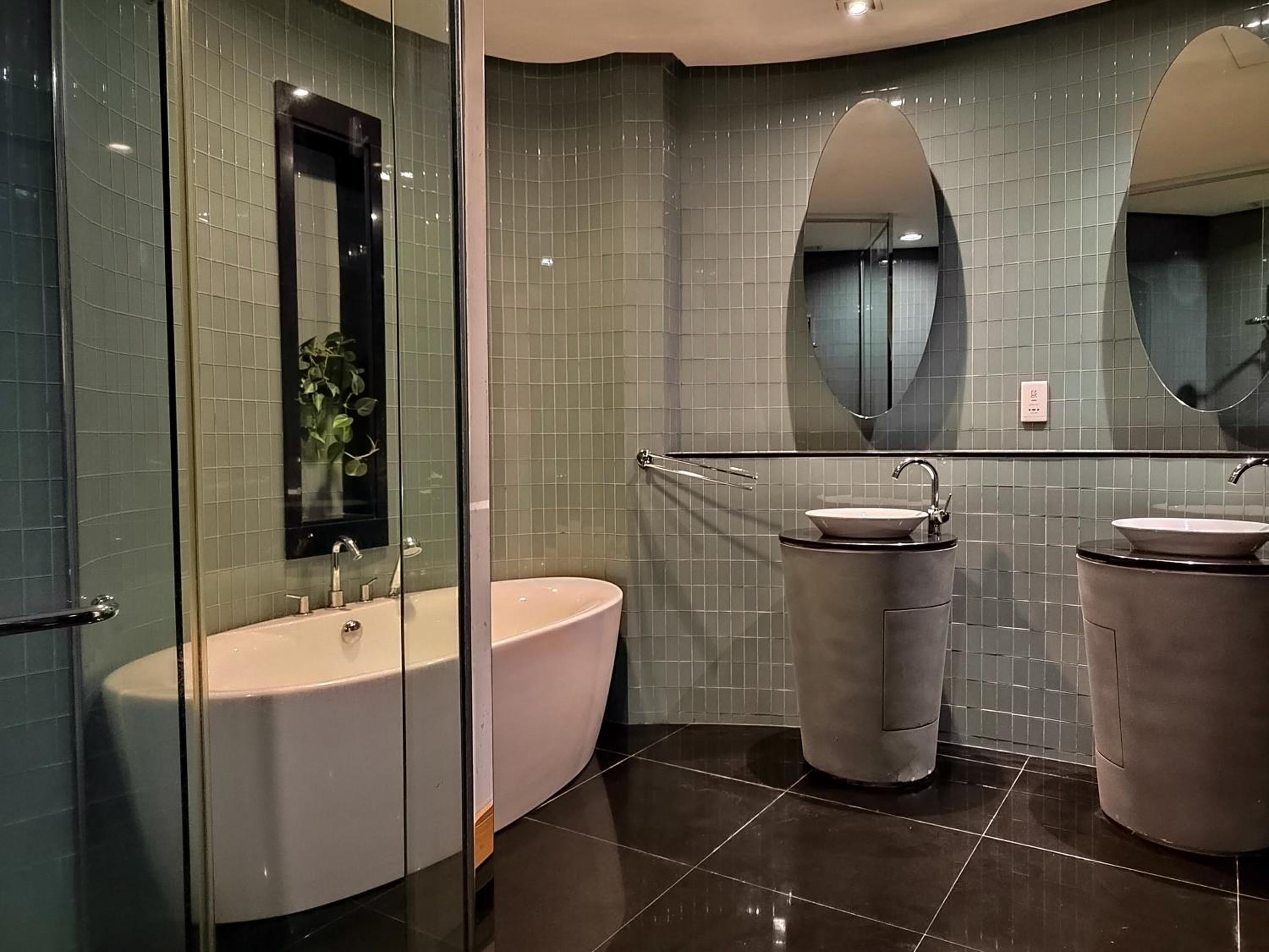 Stylish Large 3guests 1br St Mary Residences