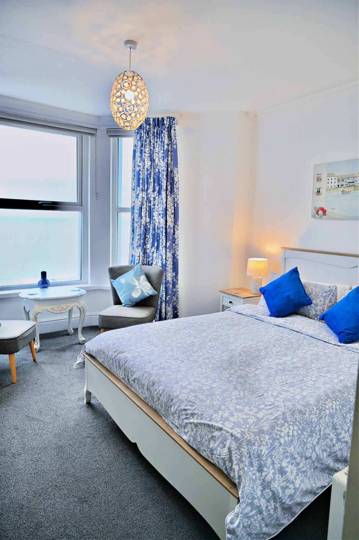 Bay View, Sleeps 18, 7 Bedrooms, 7 Bathrooms, Seafront, Criccieth