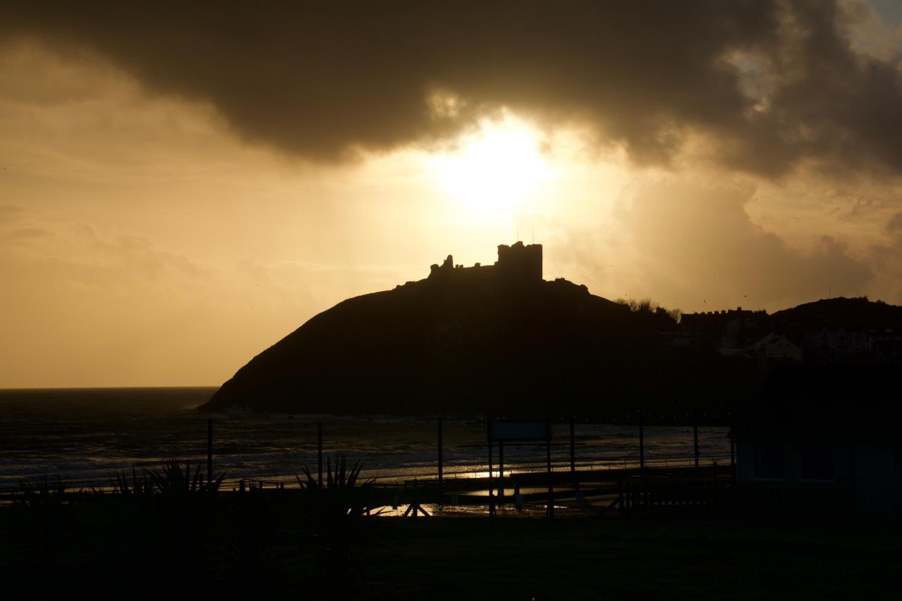 Bay View, Sleeps 18, 7 Bedrooms, 7 Bathrooms, Seafront, Criccieth