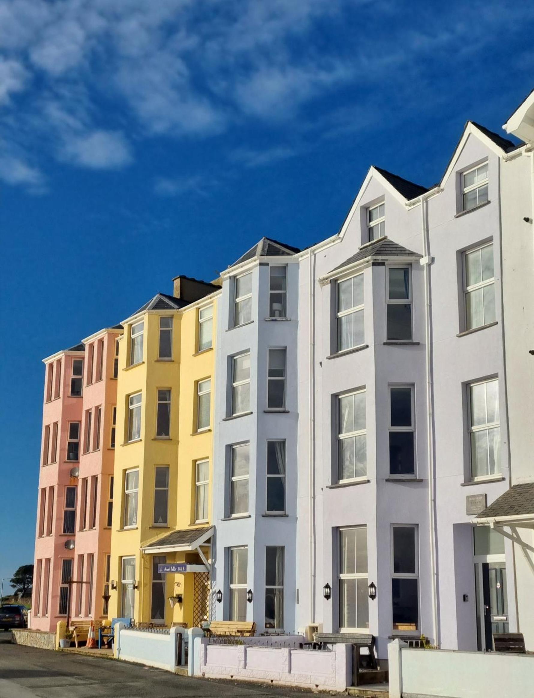 Bay View, Sleeps 18, 7 Bedrooms, 7 Bathrooms, Seafront, Criccieth