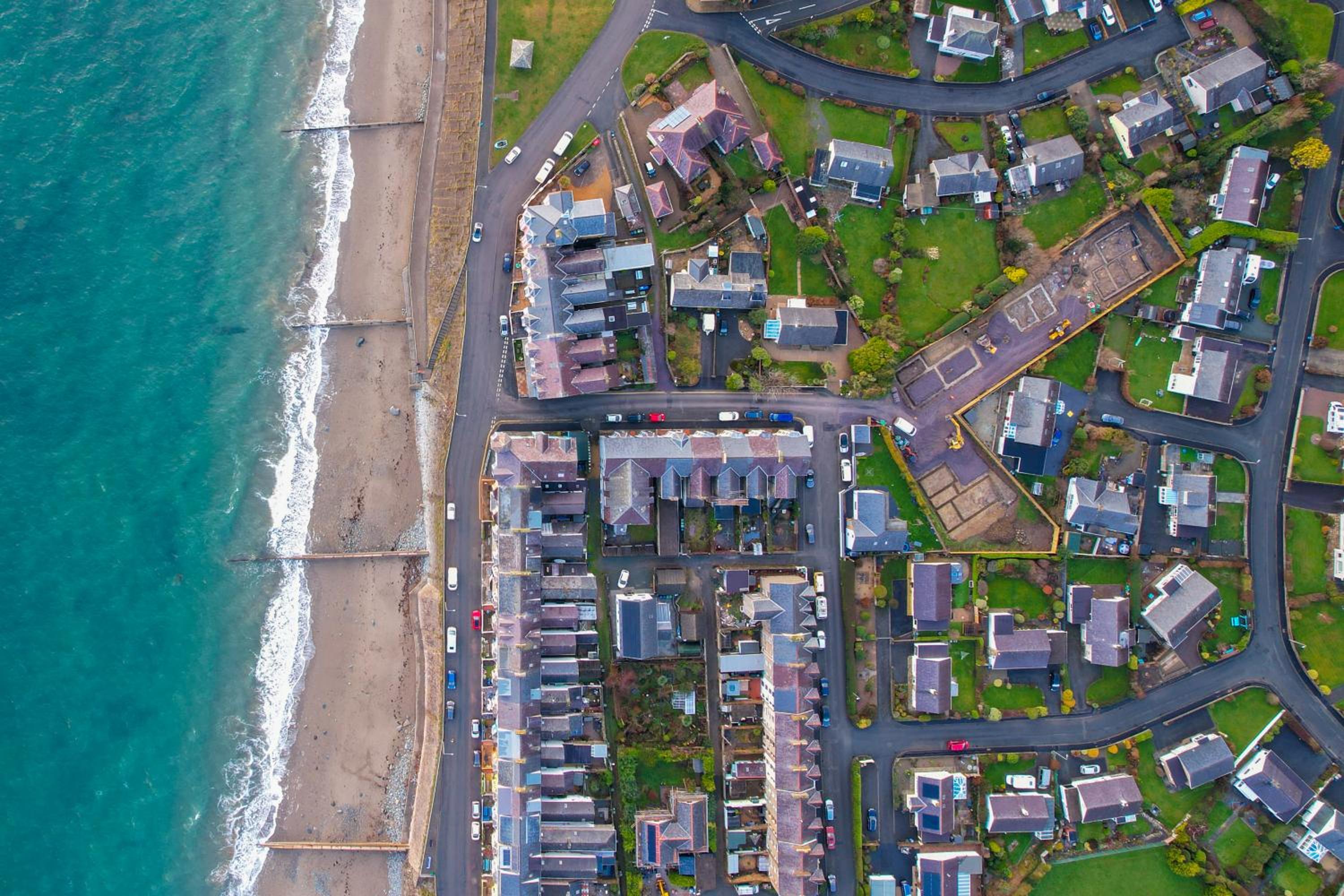 Bay View, Sleeps 18, 7 Bedrooms, 7 Bathrooms, Seafront, Criccieth