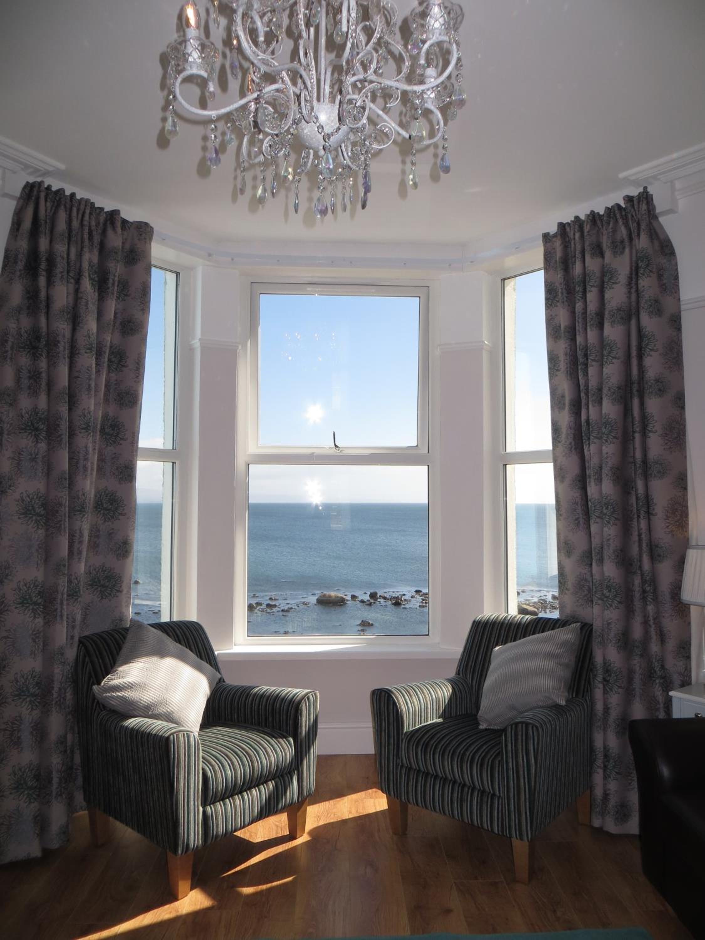 Bay View, Sleeps 18, 7 Bedrooms, 7 Bathrooms, Seafront, Criccieth