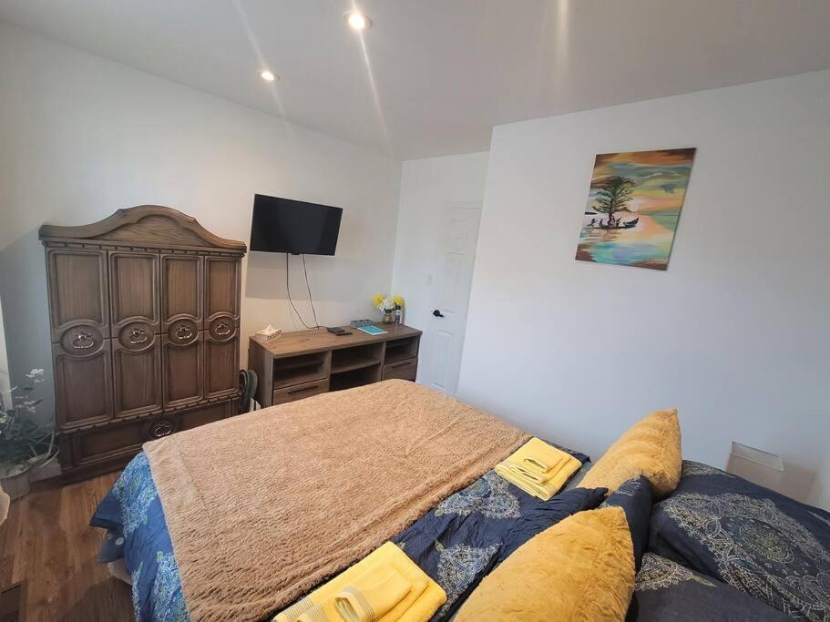 Bright apartment close to hwy