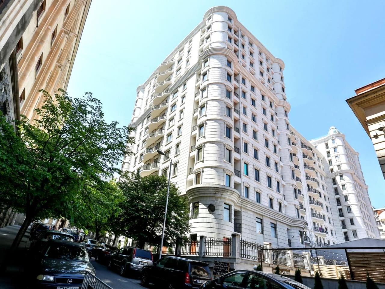 Central Cozy 3BD-2BATH Apartment view 5