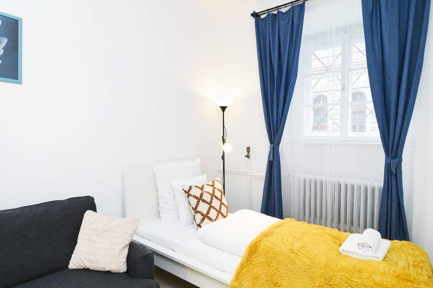 Very central apartment close to Basilica view 2
