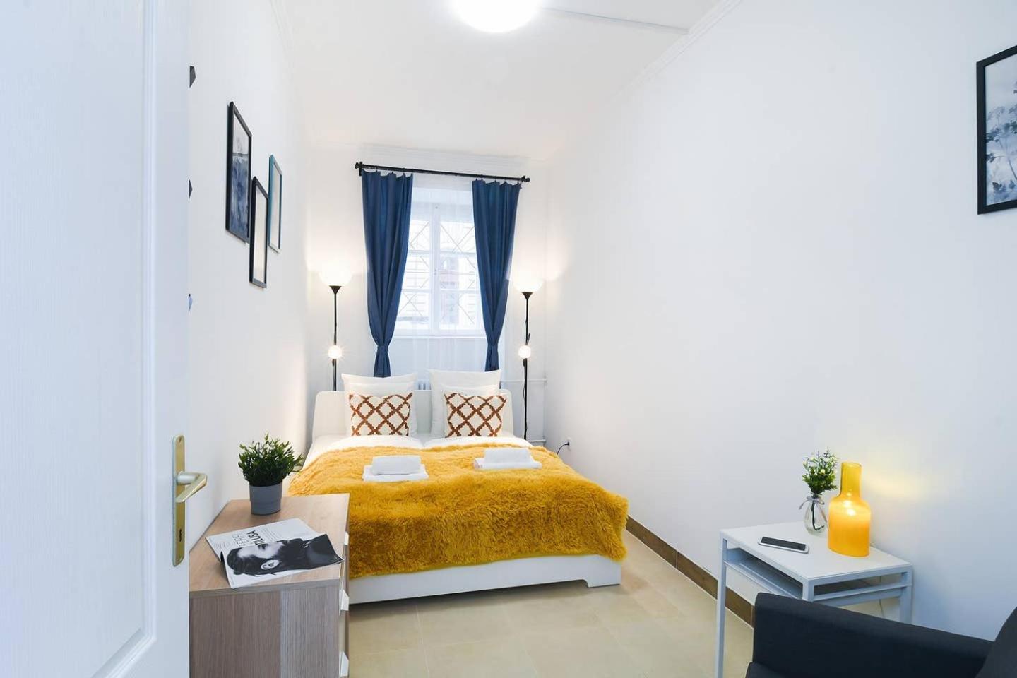 Very central apartment close to Basilica view 5