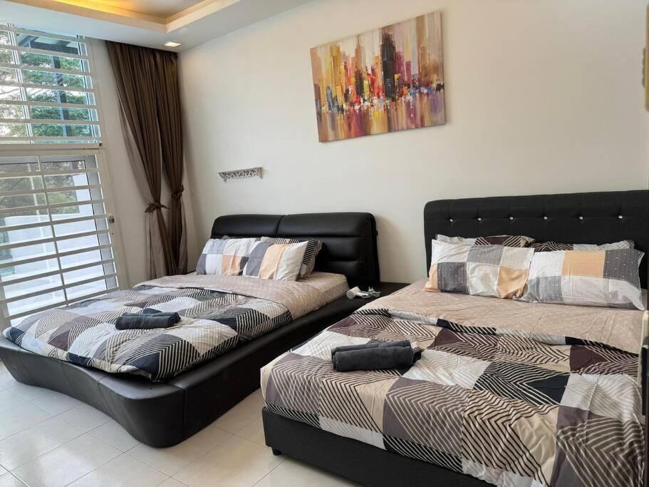Setia Tropika Serenity: 4Bedroom Landed 12-16pax