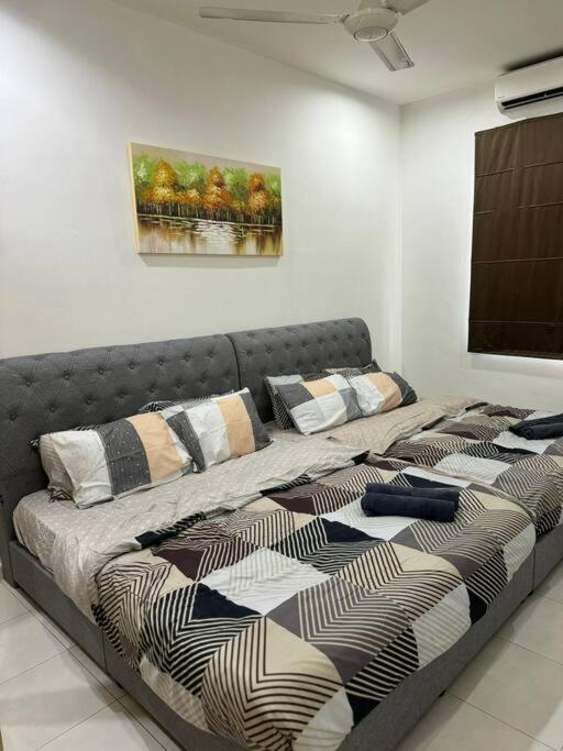 Setia Tropika Serenity: 4Bedroom Landed 12-16pax
