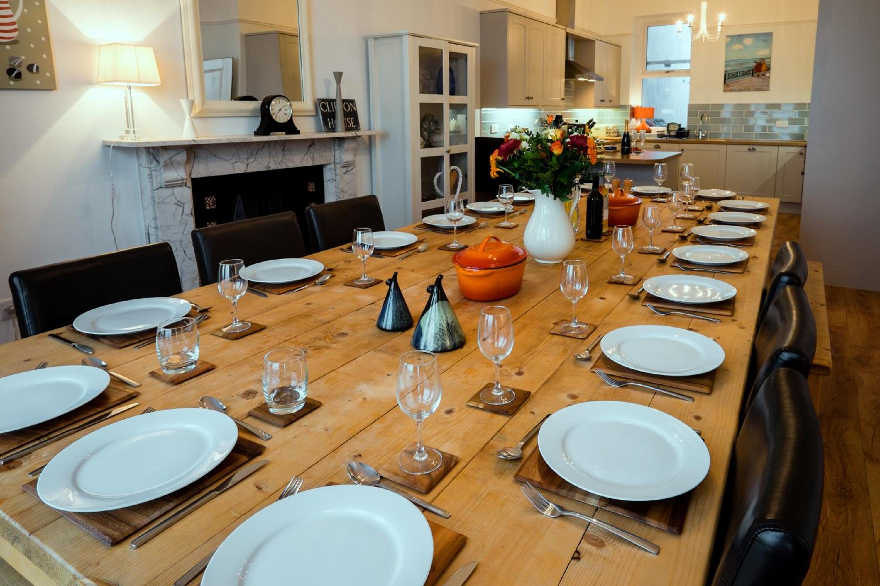 Glan y Mor, Sleeps 20, 8 Bedrooms, 8 Bathrooms, Seafront, Criccieth view 3