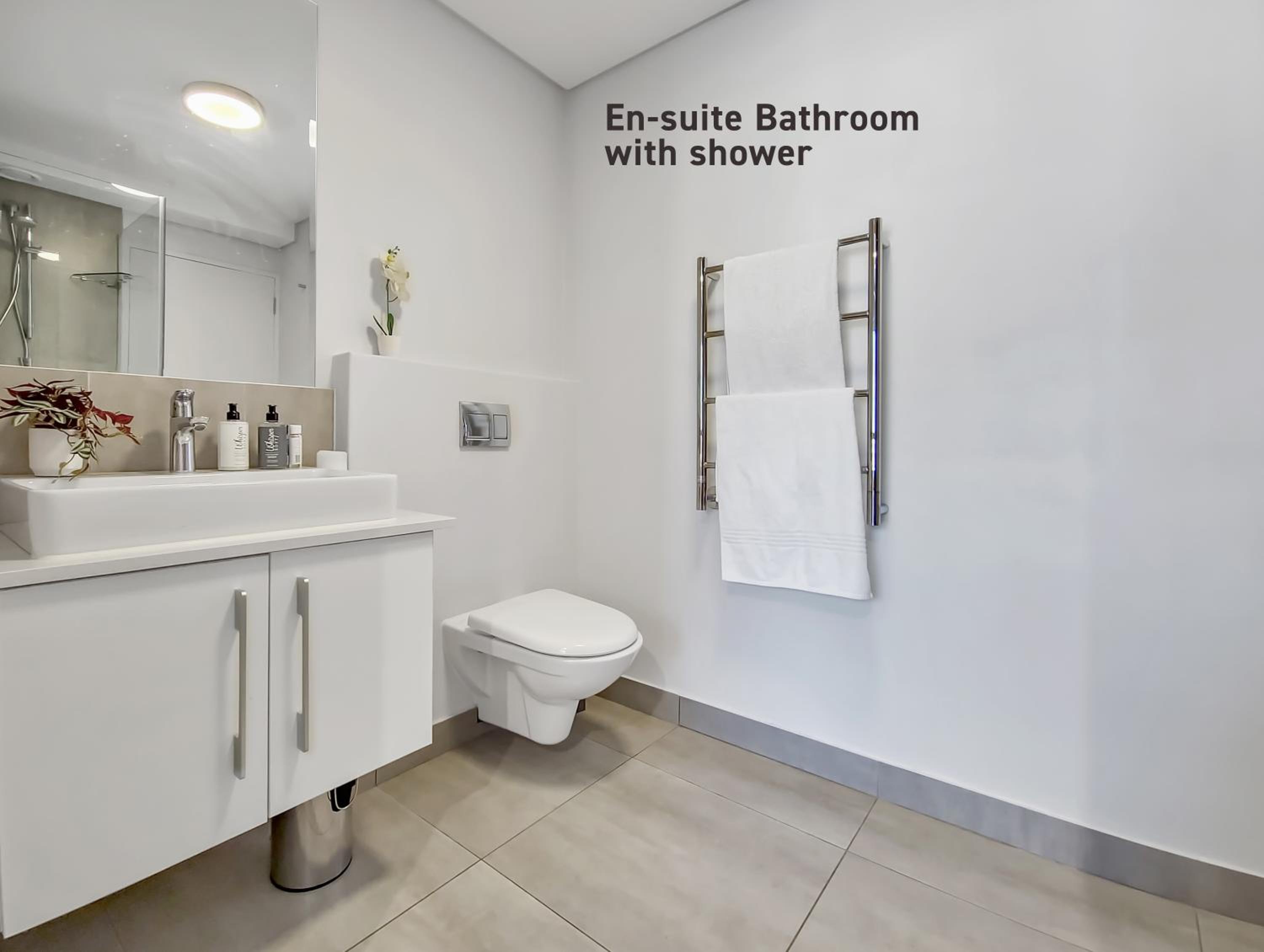 Chic, 2 bed with mountain views! Walk to the waterfront! view 4