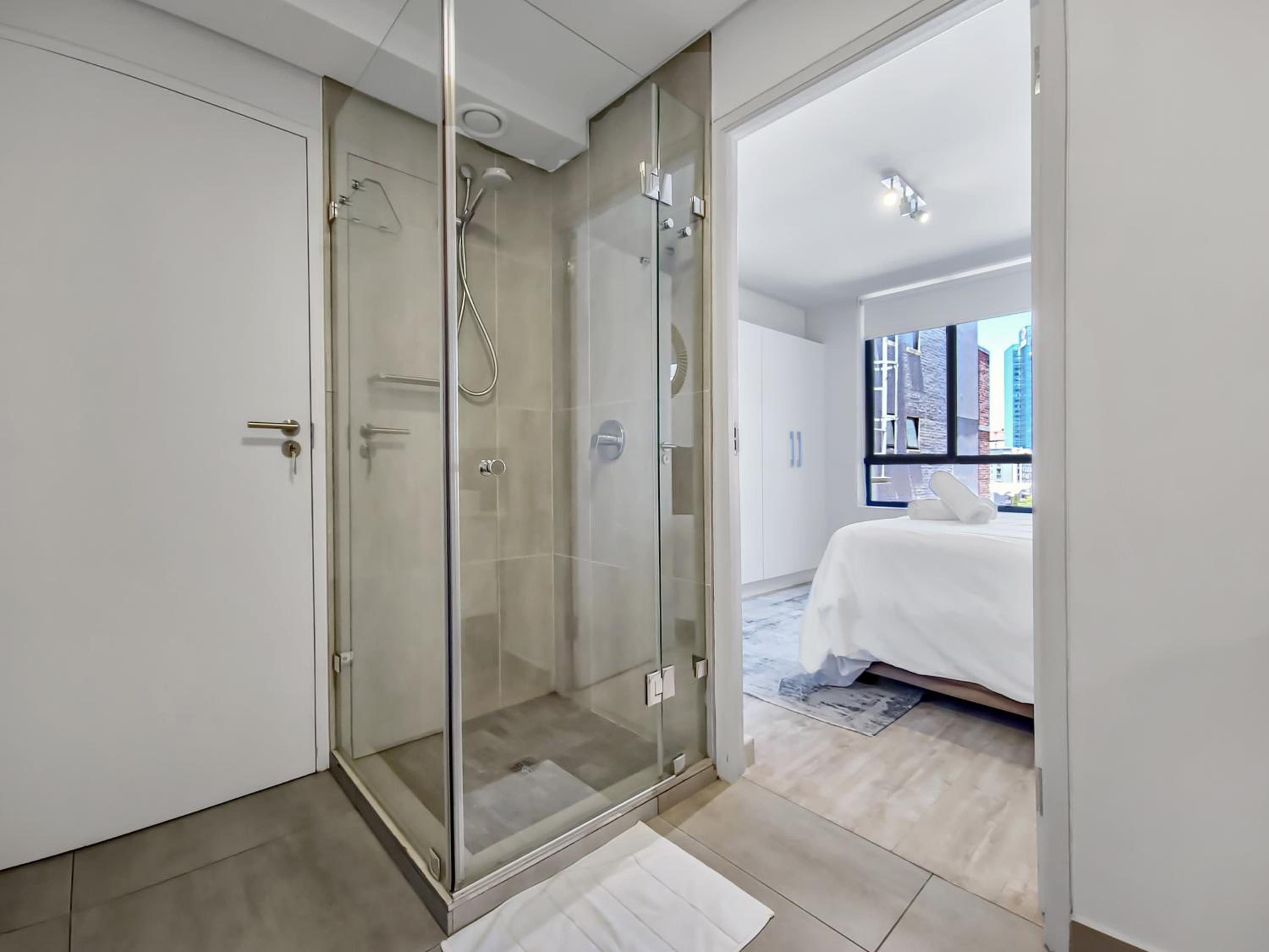 Chic, 2 bed with mountain views! Walk to the waterfront! view 5