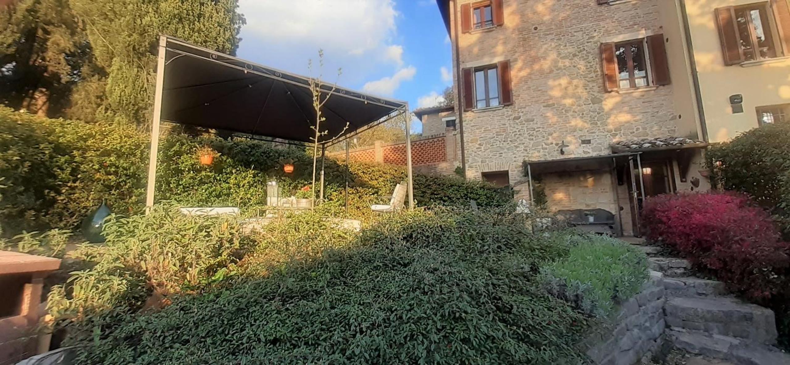 Bilocale in strada Vestricciano Genna con giardino privato view 3