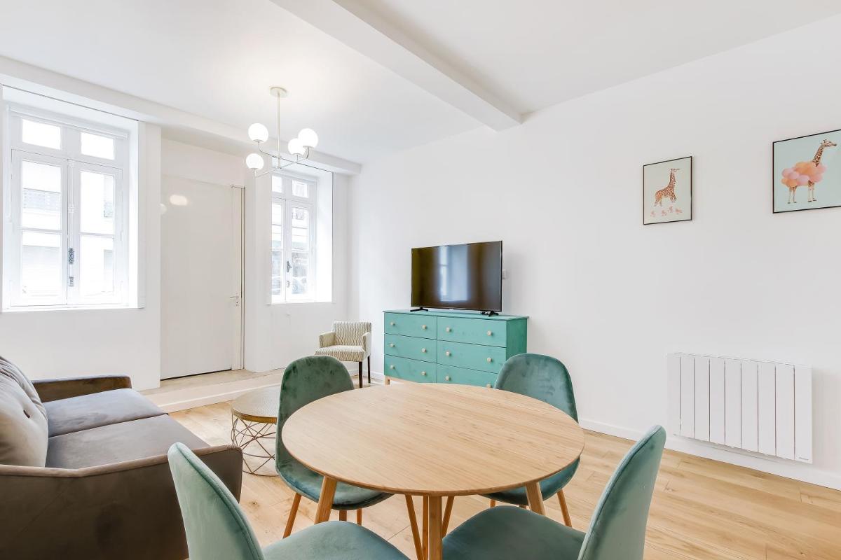 Pick A Flat's Apartment in Saint Germain - Rue Vaneau