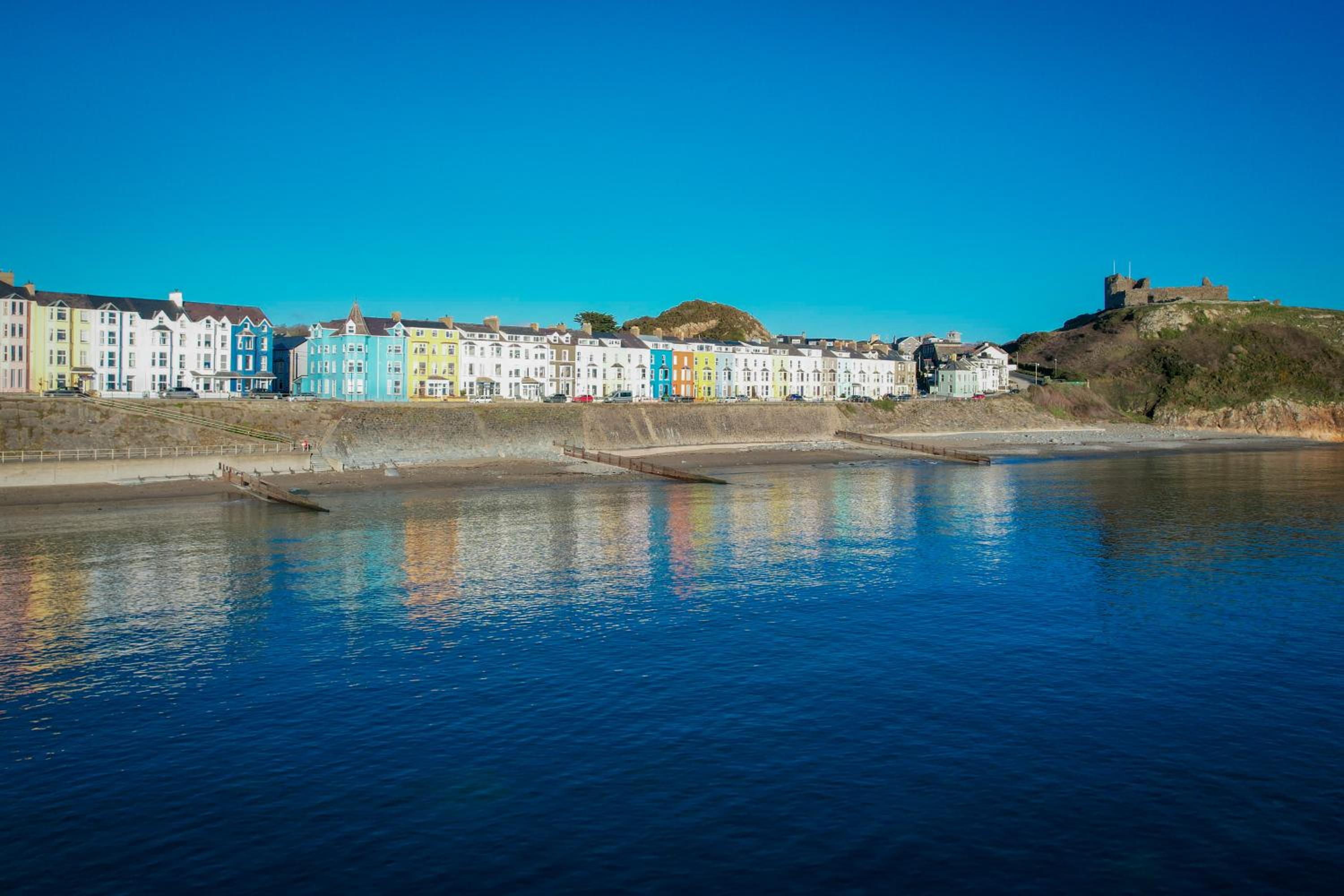 Glan y Mor, Sleeps 20, 8 Bedrooms, 8 Bathrooms, Seafront, Criccieth view 4