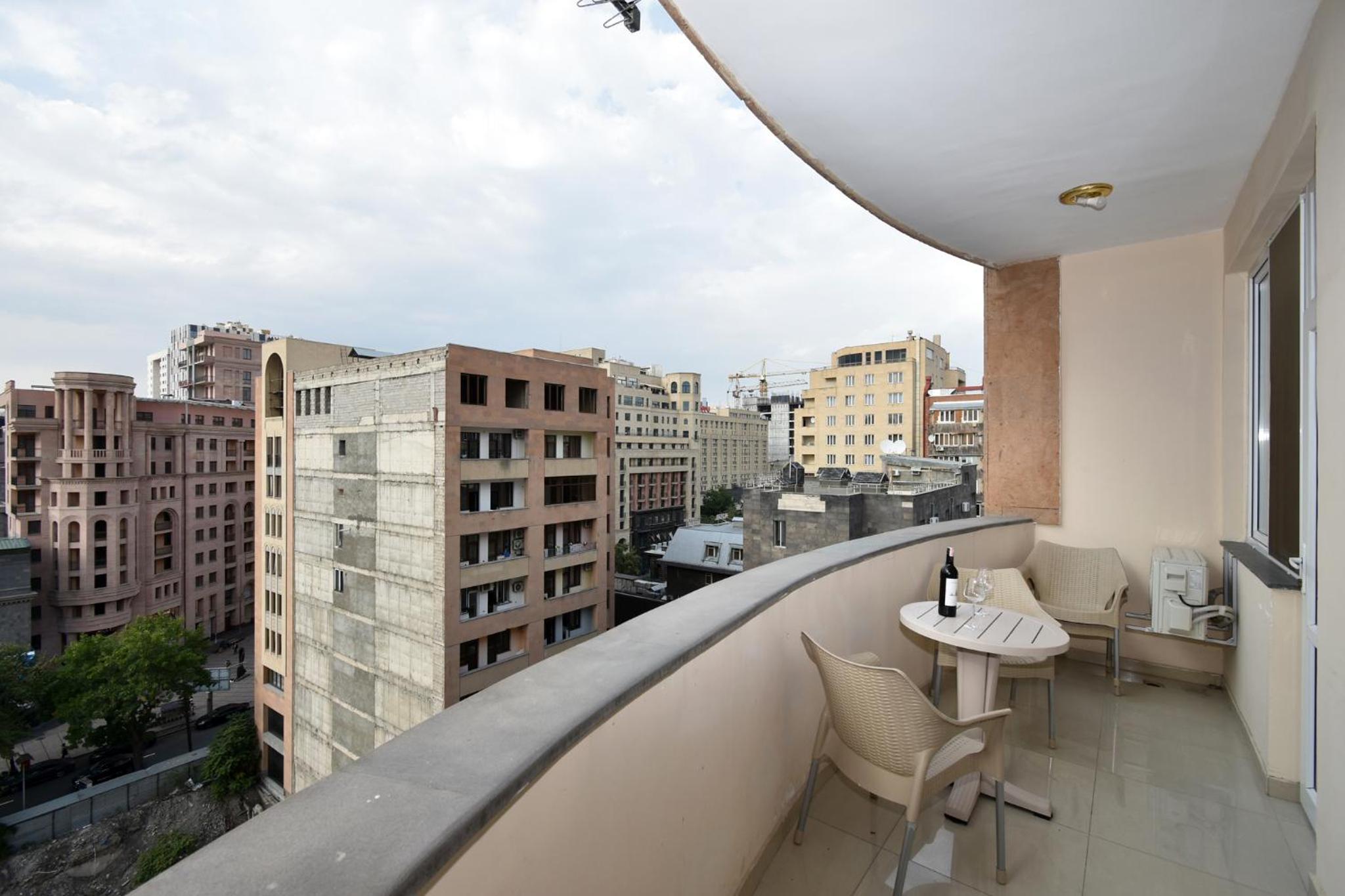 Nice and cozy apartment near Republic square