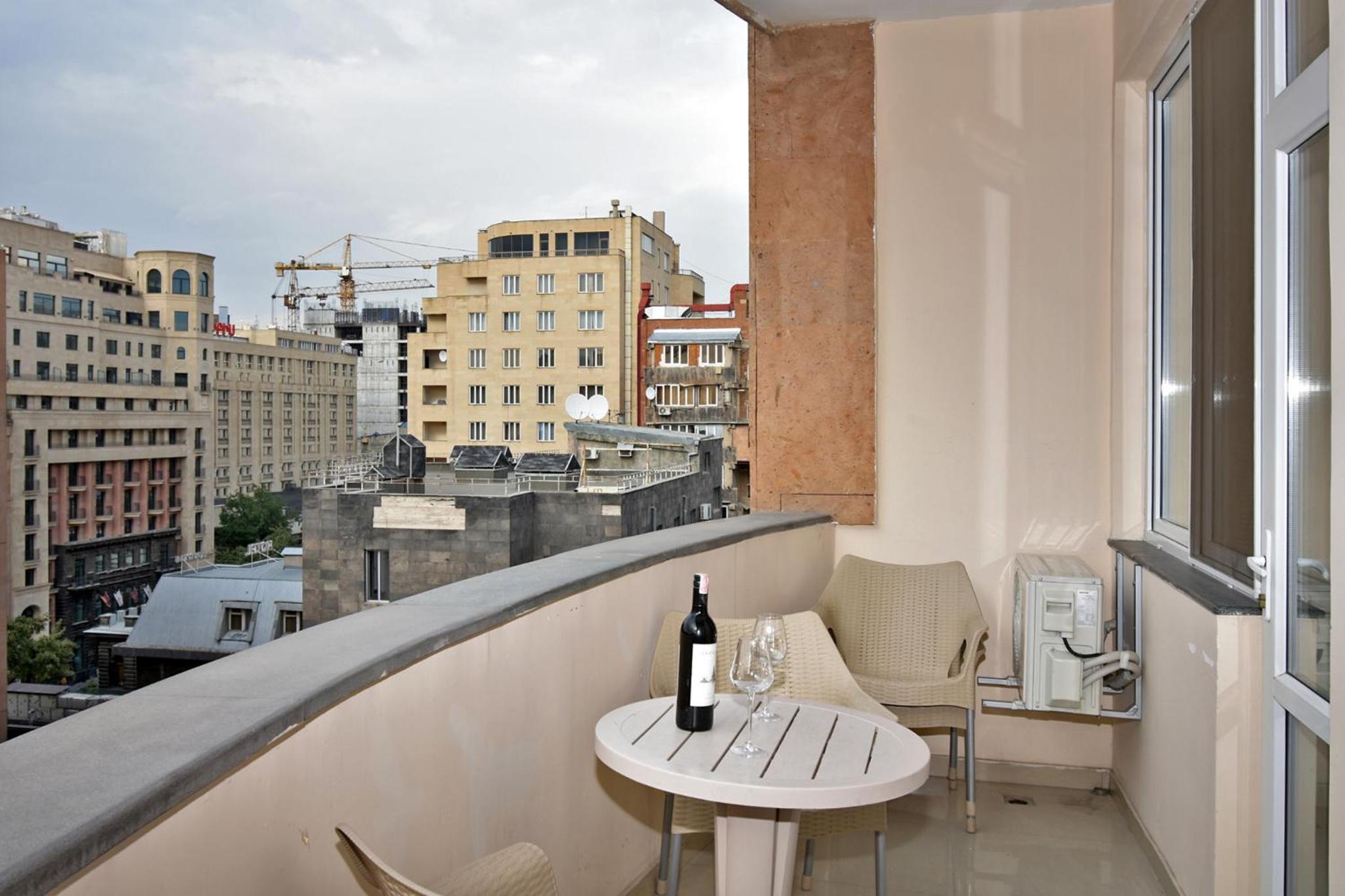 Nice and cozy apartment near Republic square
