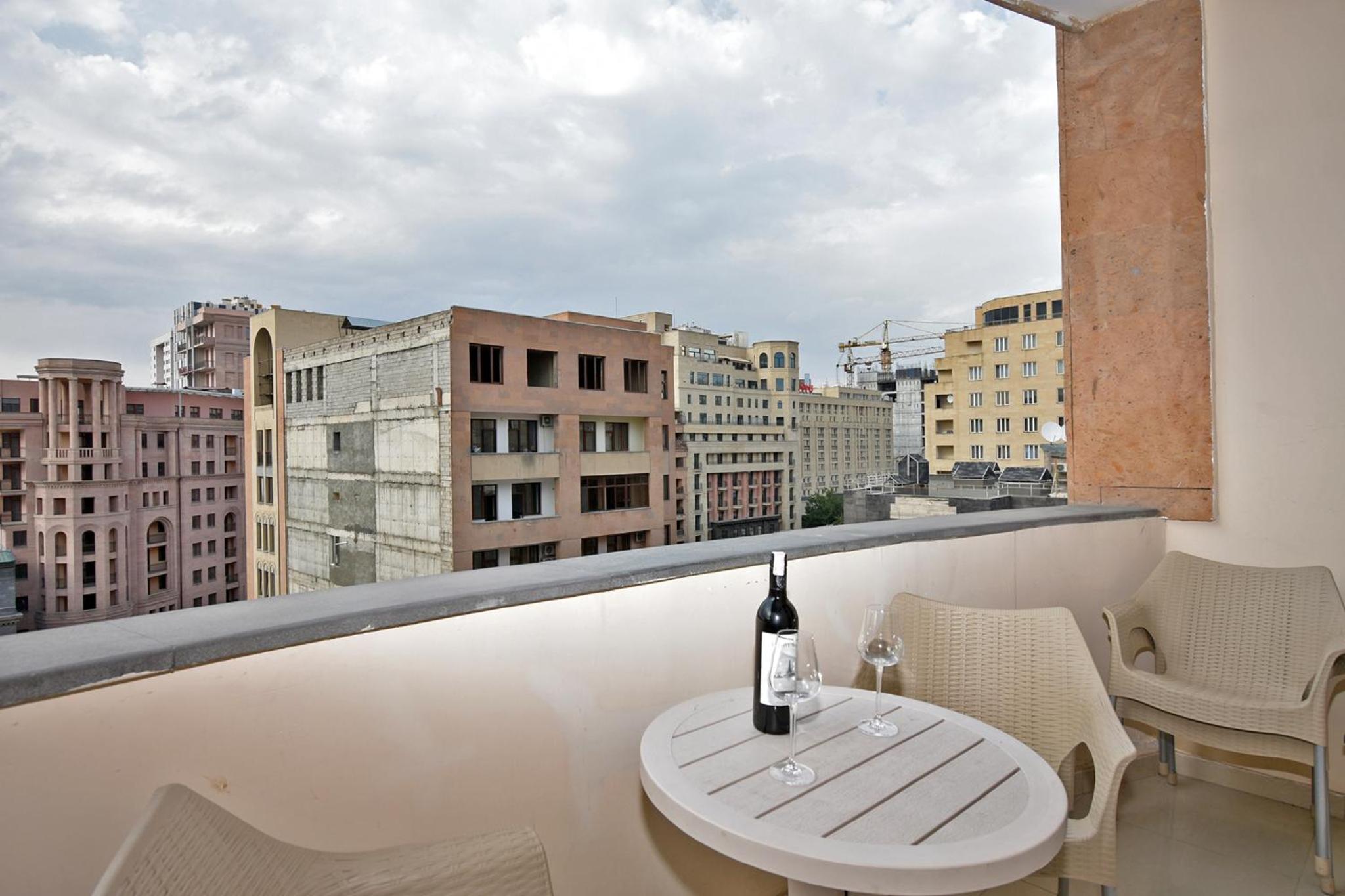 Nice and cozy apartment near Republic square