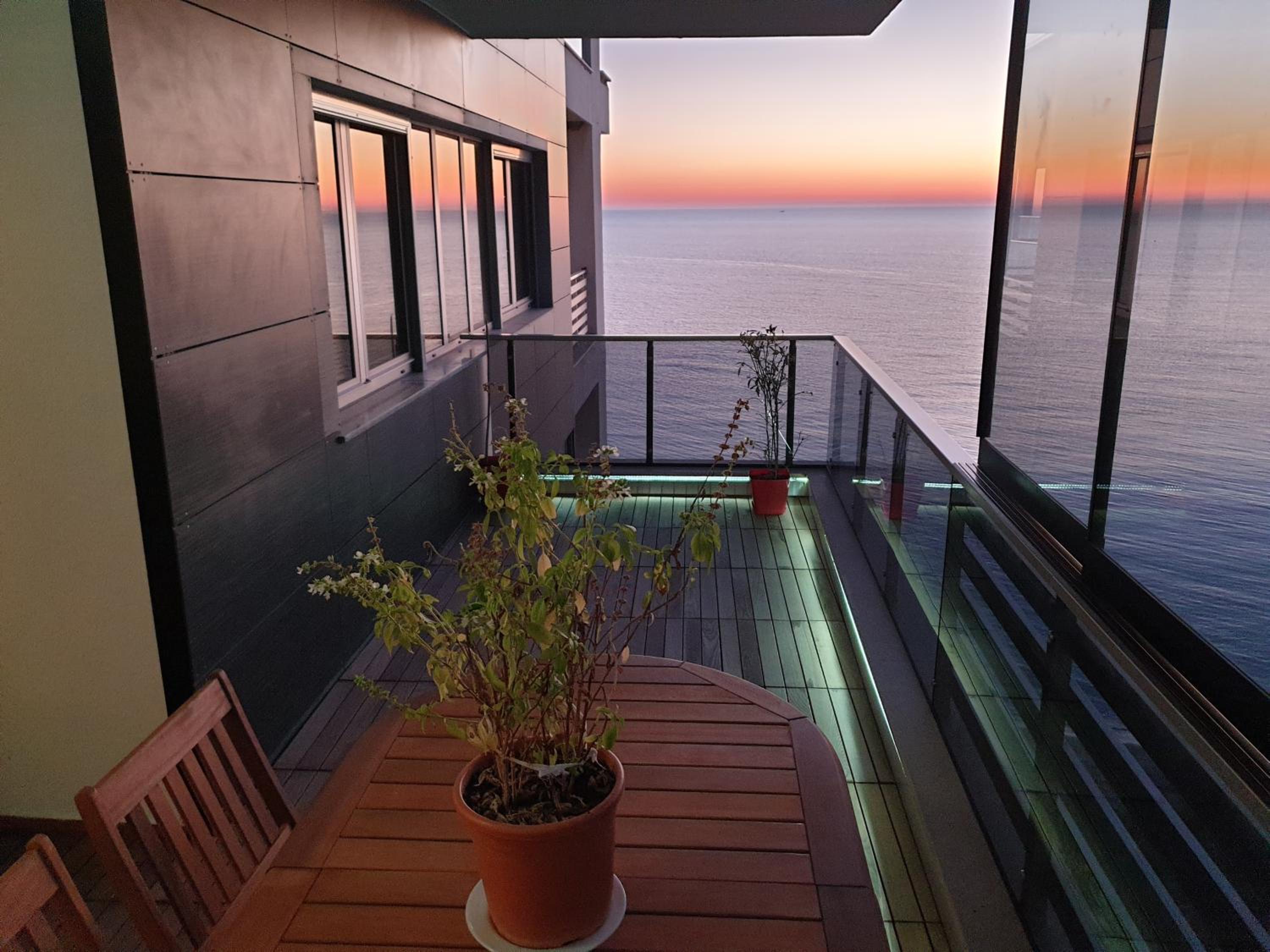 SUNSET VIBES DURRËS