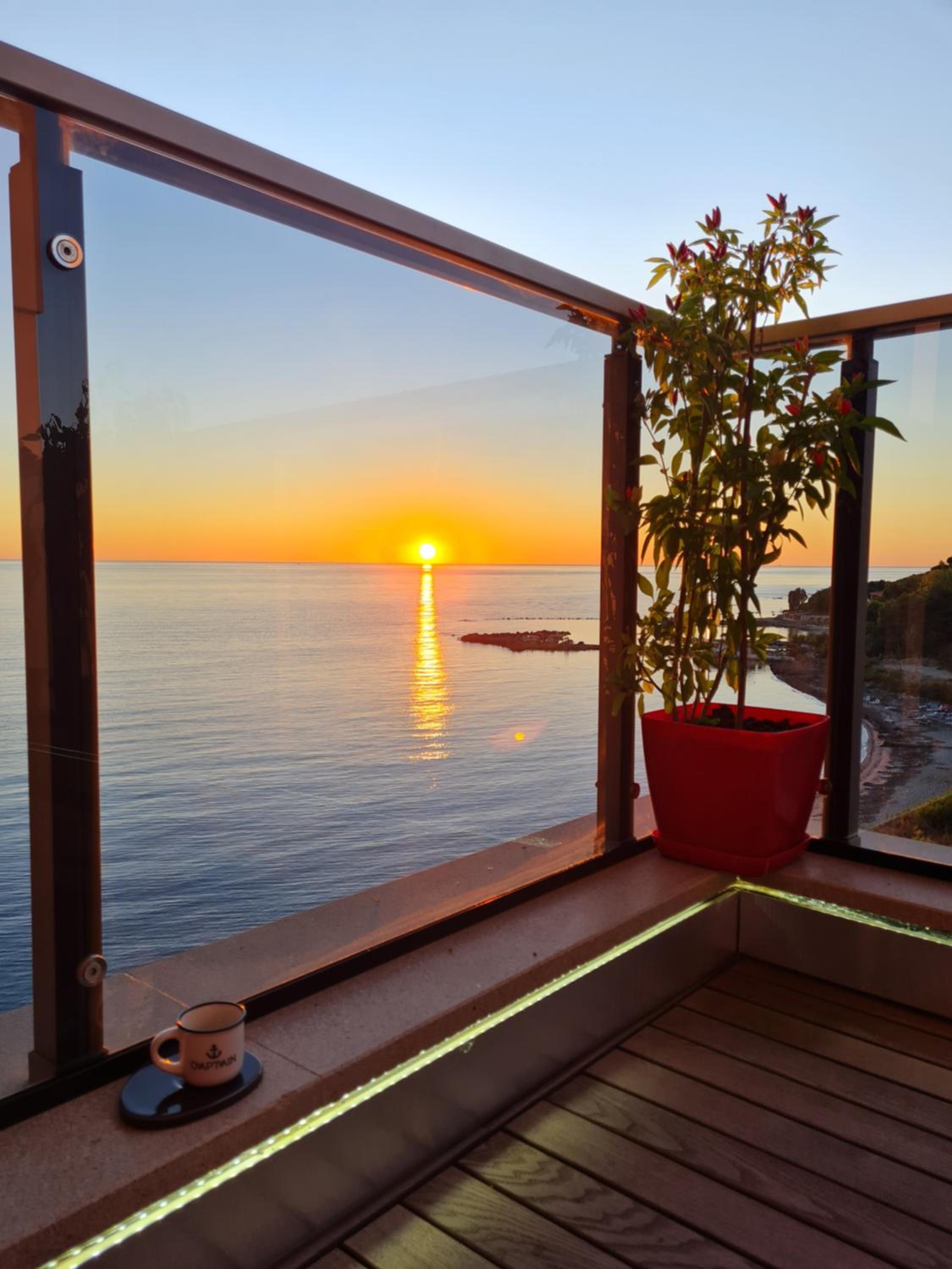 SUNSET VIBES DURRËS