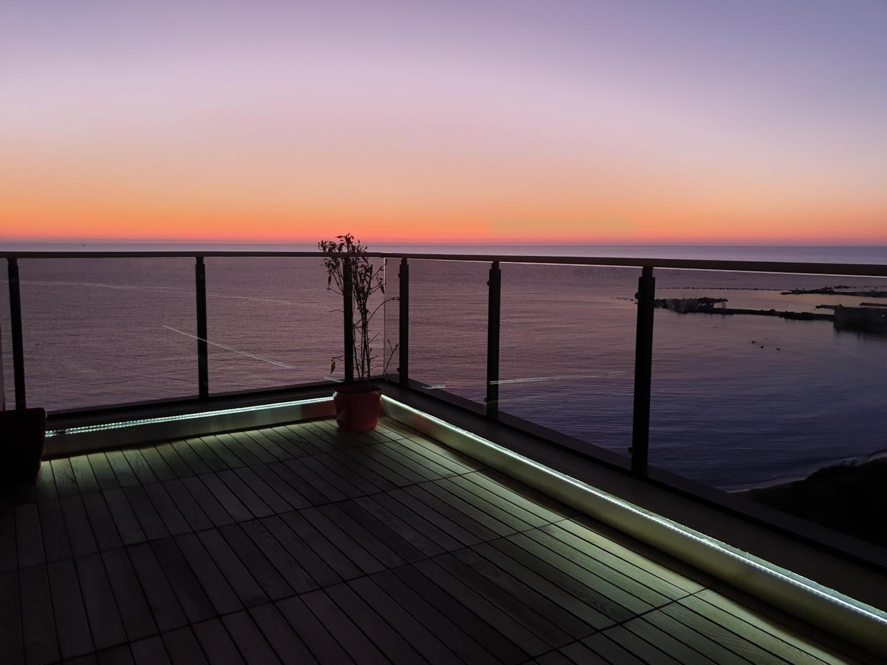 SUNSET VIBES DURRËS