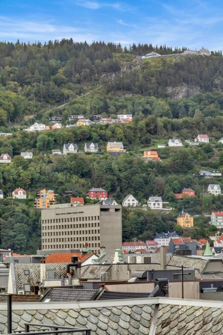 Luxurious Penthouse in the Middle of City Center view 4