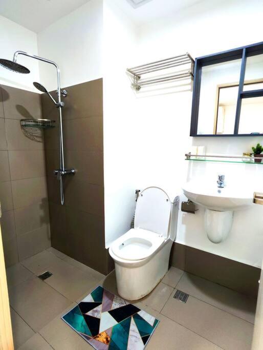 Harbour Park Luxury 1 Bedroom with balcony view view 2