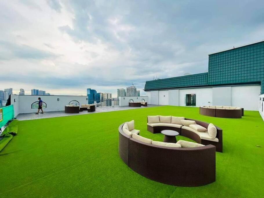 Harbour Park Luxury 1 Bedroom with balcony view view 3