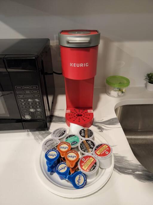 Cozy new 1 bed suite workplace wifi smartlock