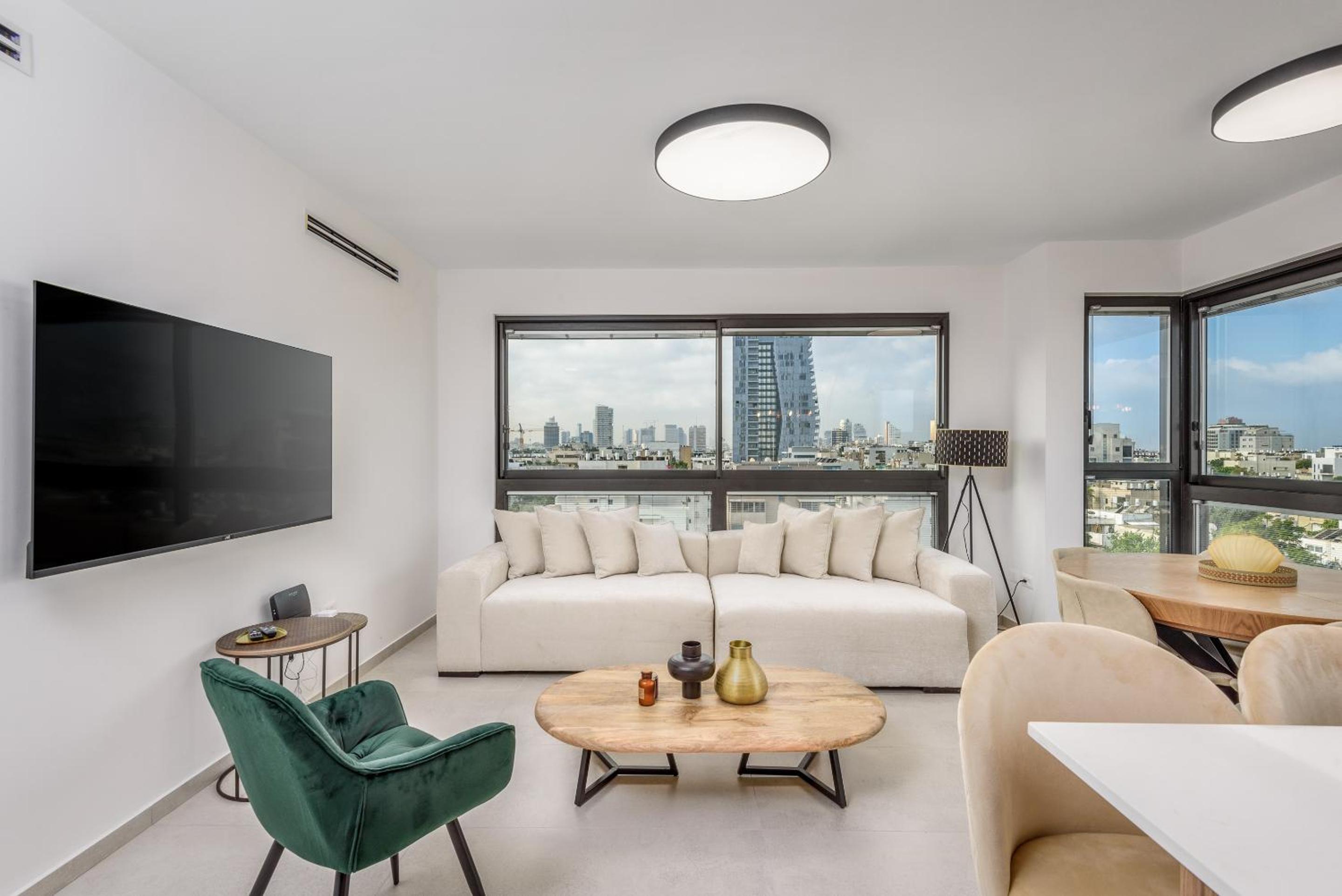 Chic in the city by Sea U TLV view 3