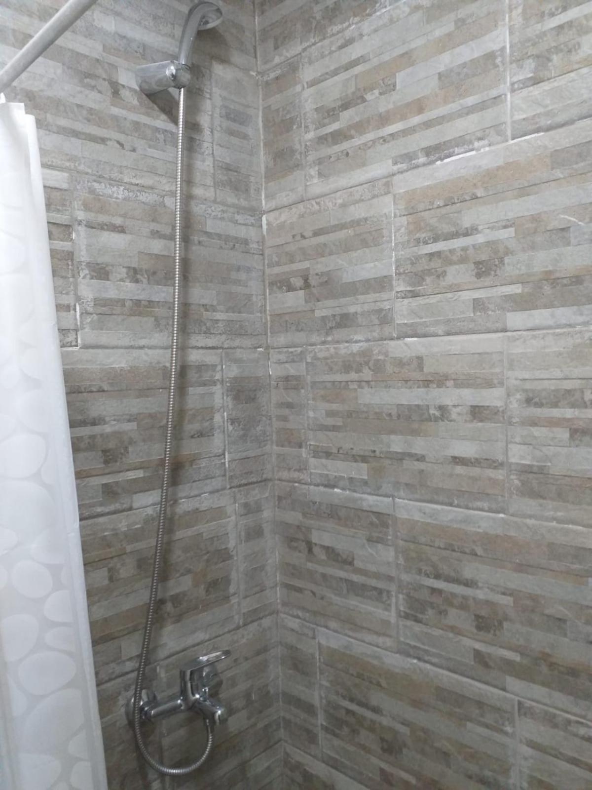 Habitación independiente con baño privado