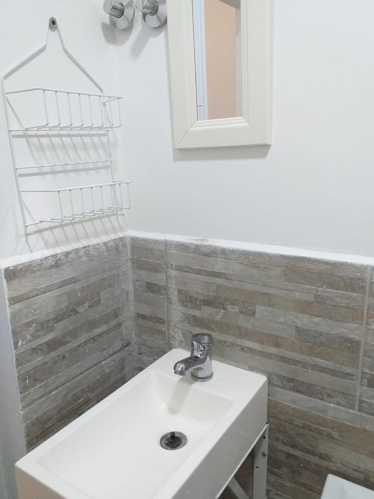 Habitación independiente con baño privado