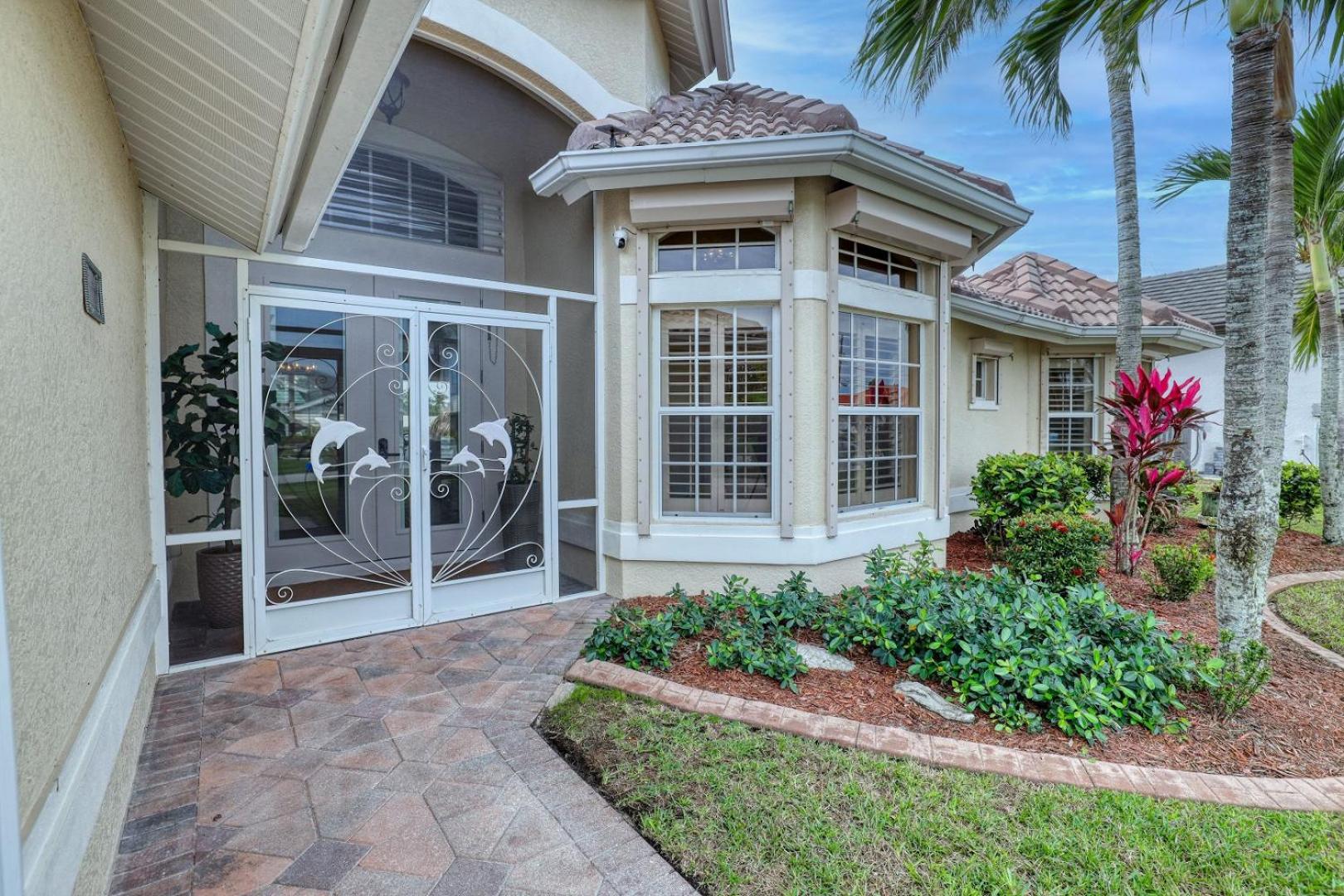 Newly renovated 3 bed/3 bath in the Four Mile Cove area w. heated pool and spa. Gulf access! view 3
