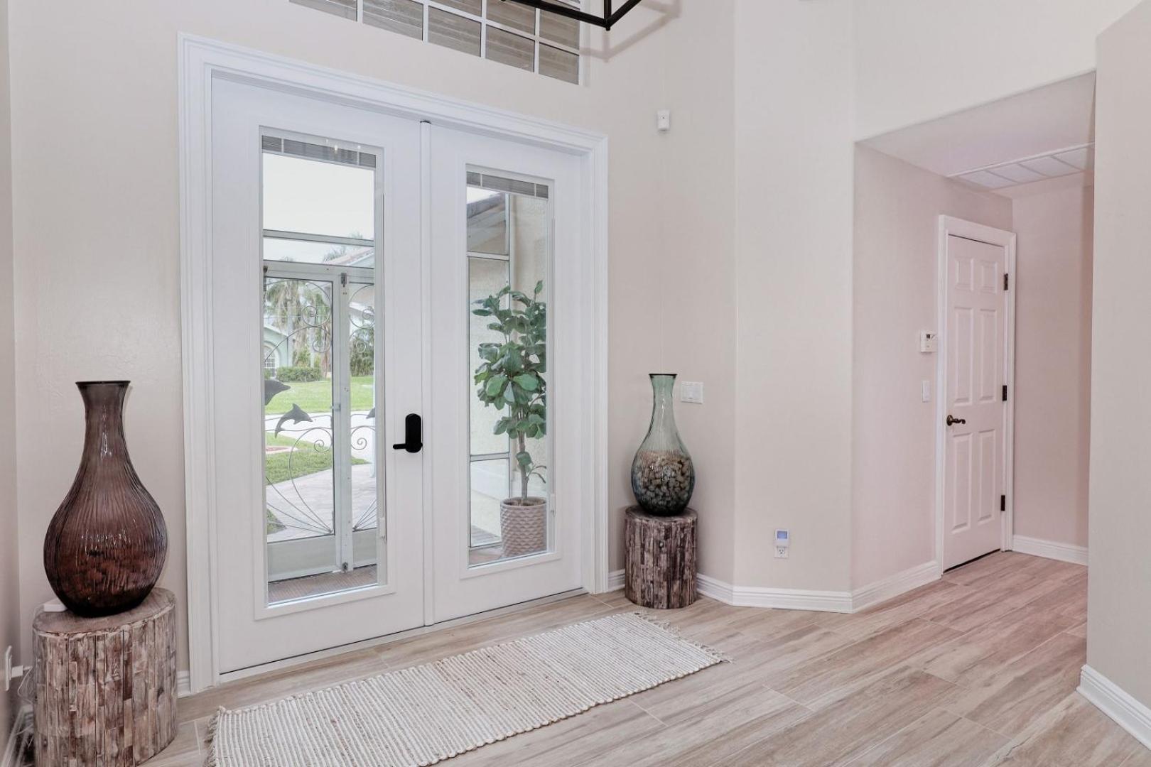 Newly renovated 3 bed/3 bath in the Four Mile Cove area w. heated pool and spa. Gulf access! view 4