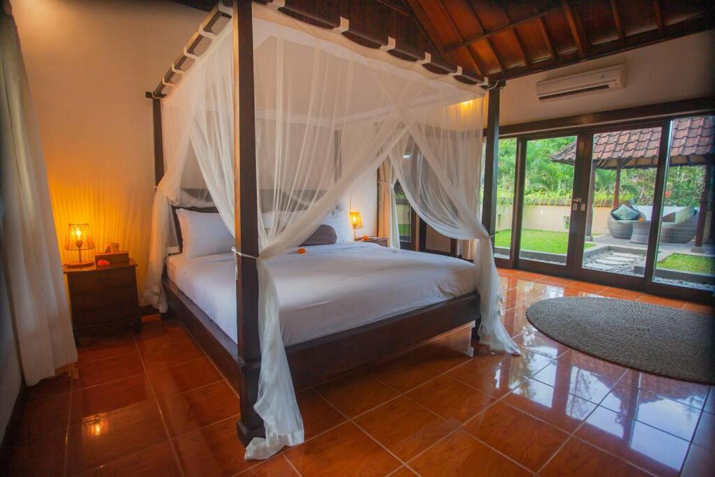 Huge Villa w/ Pool and Spectacular Rooftop Patio! view 2