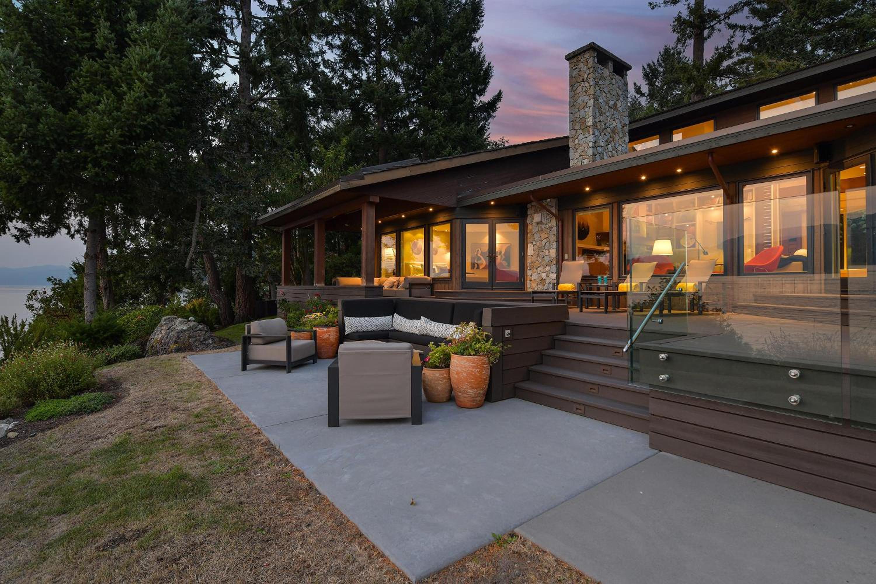 Island Luxury Oceanside Estate by EMR Vacation Rentals